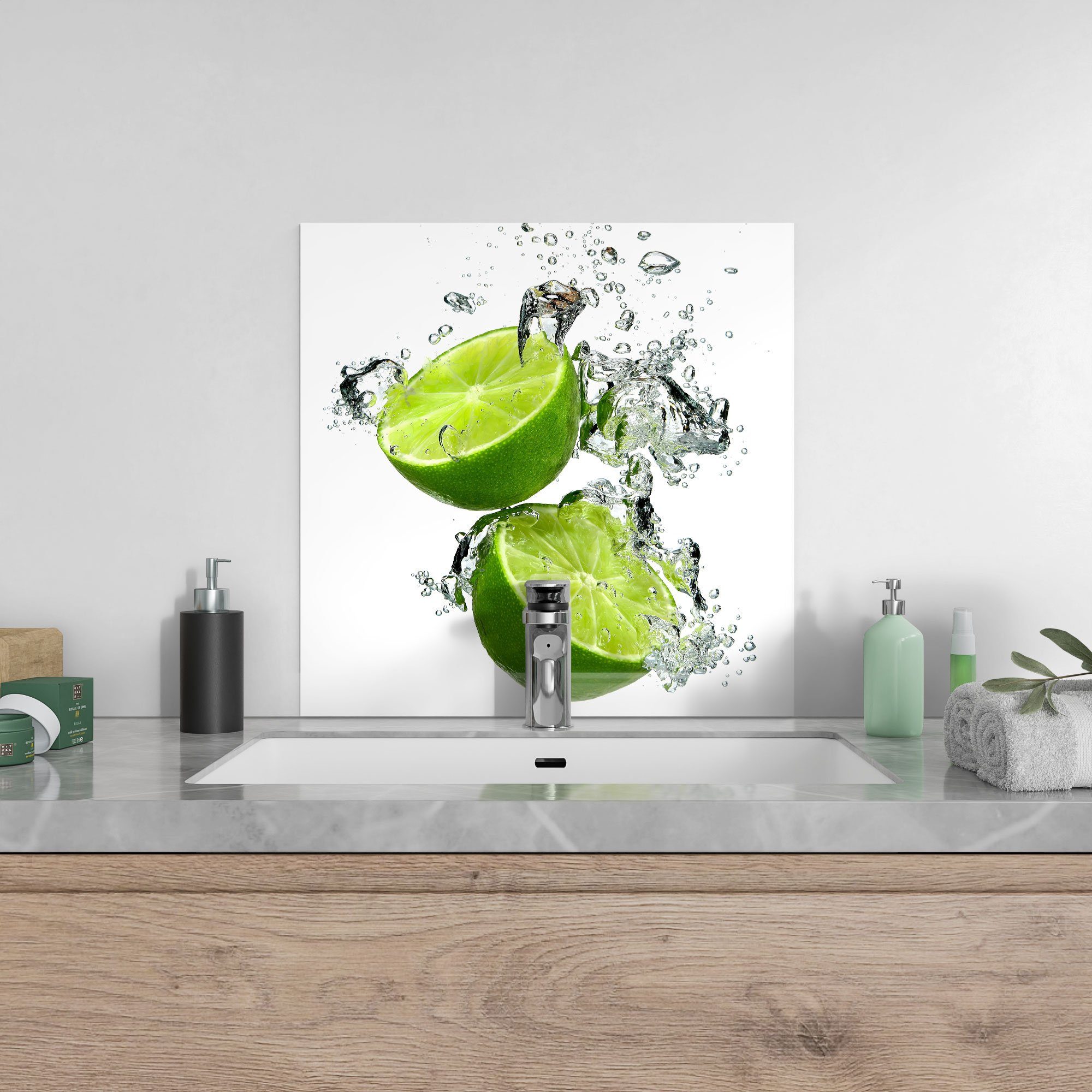Küchenrückwand DEQORI Spritzschutz Herdblende Badrückwand Wasser', im 'Limettenhälften Glas