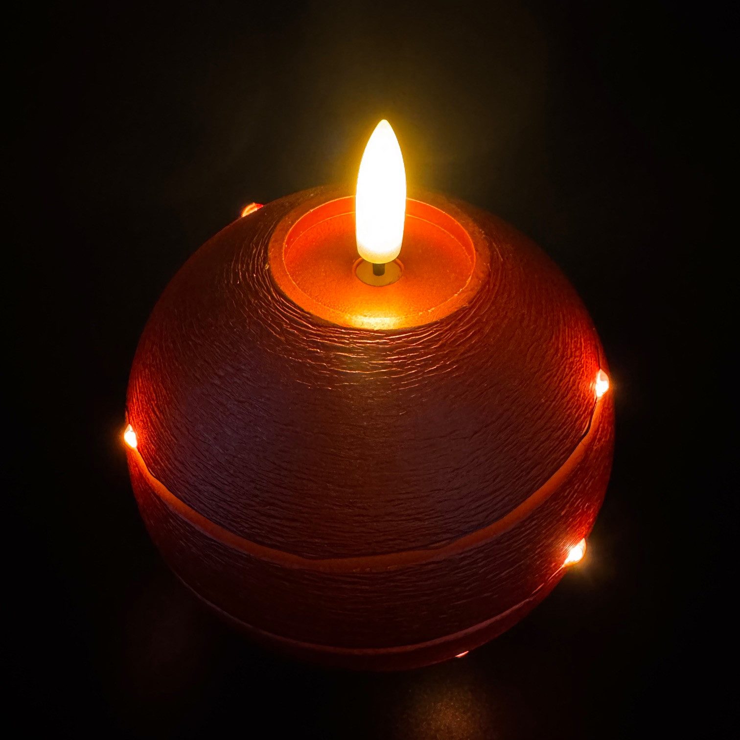 Online-Fuchs LED-Kerze 4 runde Kugelkerzen aus Echtwachs mit Timer & LED-Lichterkette, realistische Kerzenflamme, warmweiße Flamme und Lichterkette, praktische  – Bild 4 von 5