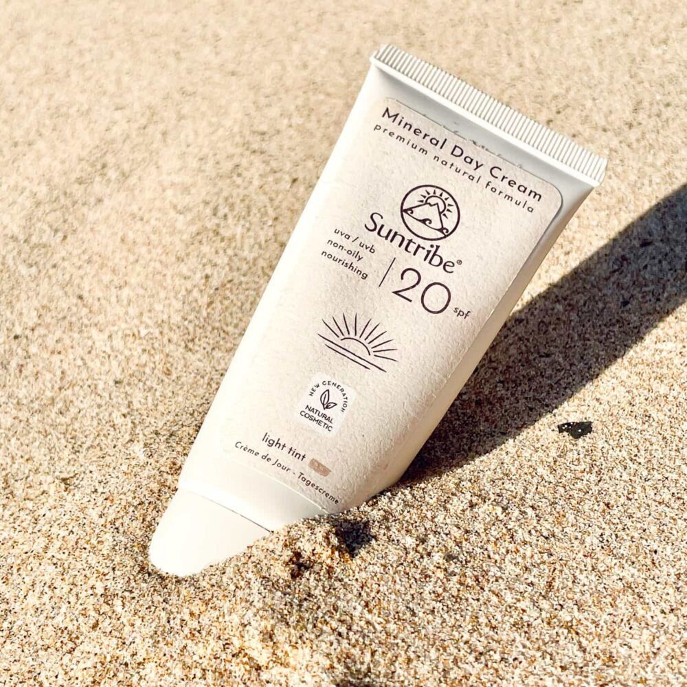 Suntribe Tagescreme BIO Mineralisch LSF 20 Tube 40 ml - Tagescreme Mandel & Jojoba getönt, leicht getönt, passt sich dem Hautton an