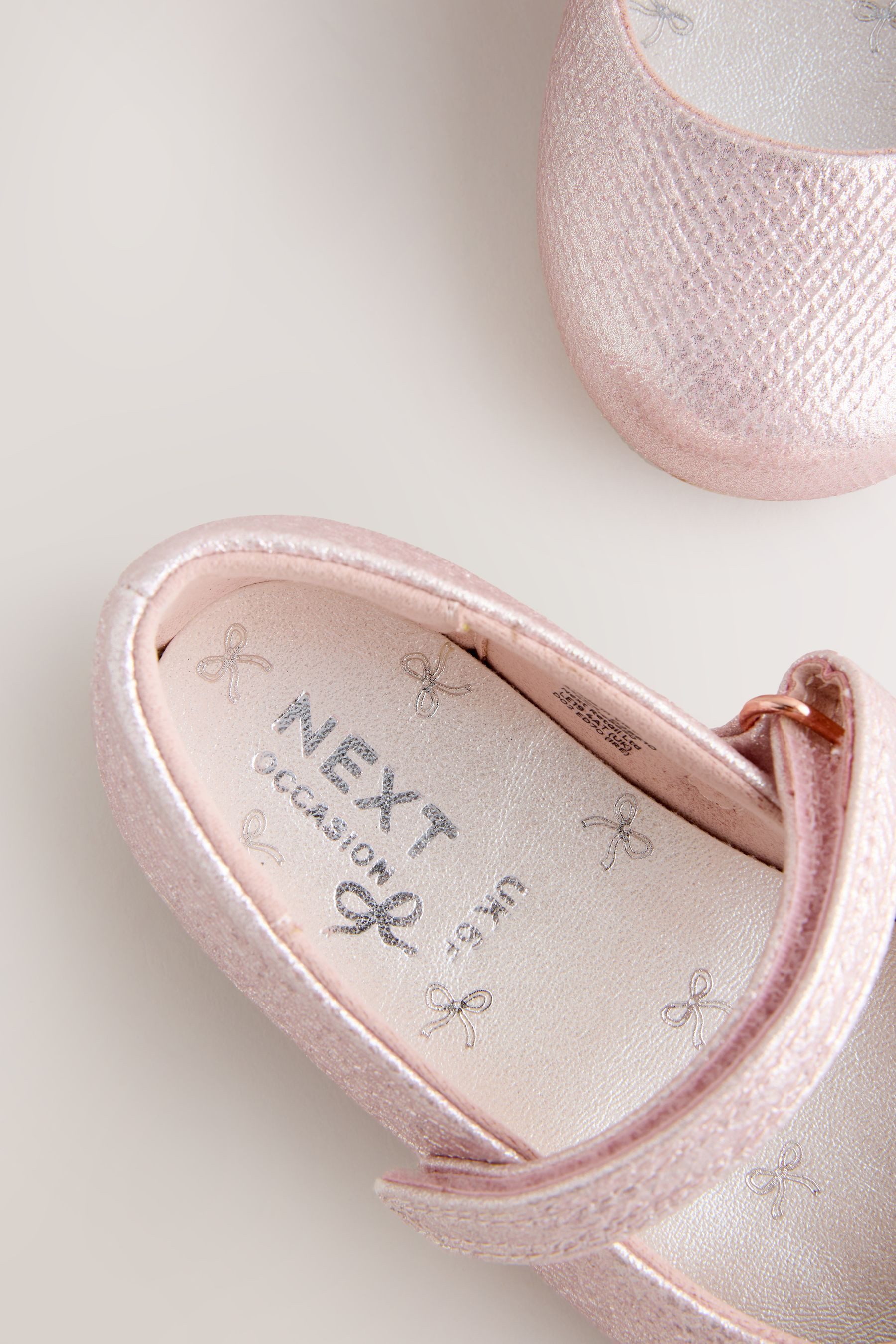 Next Festliche Mary-Janes mit Klettverschluss, weit Mary-Jane-Schuhe – Bild 4 von 5