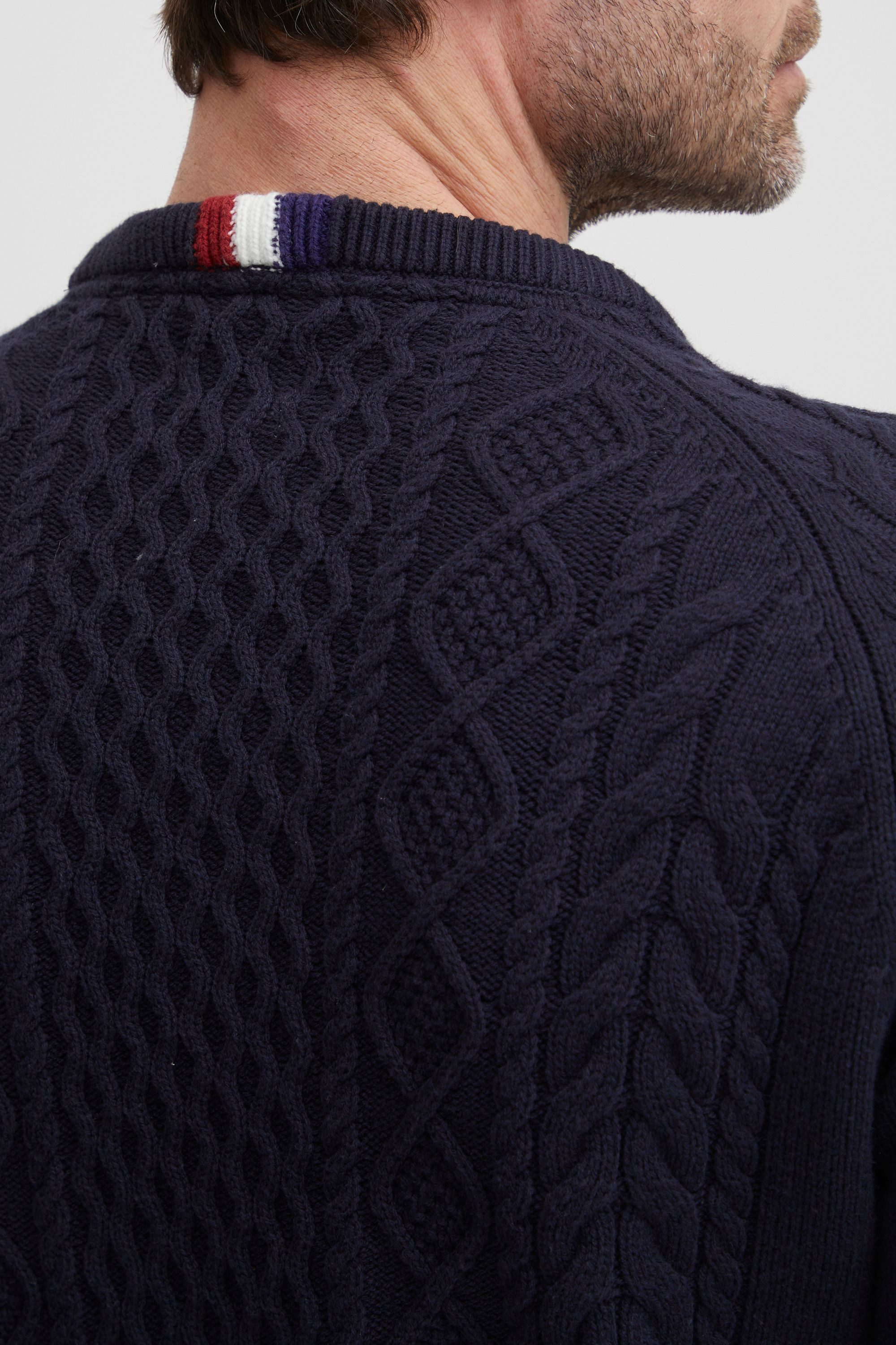 FQ1924 Strickpullover FQKyle Modischer Strickpullover mit Zopfstrick Muster