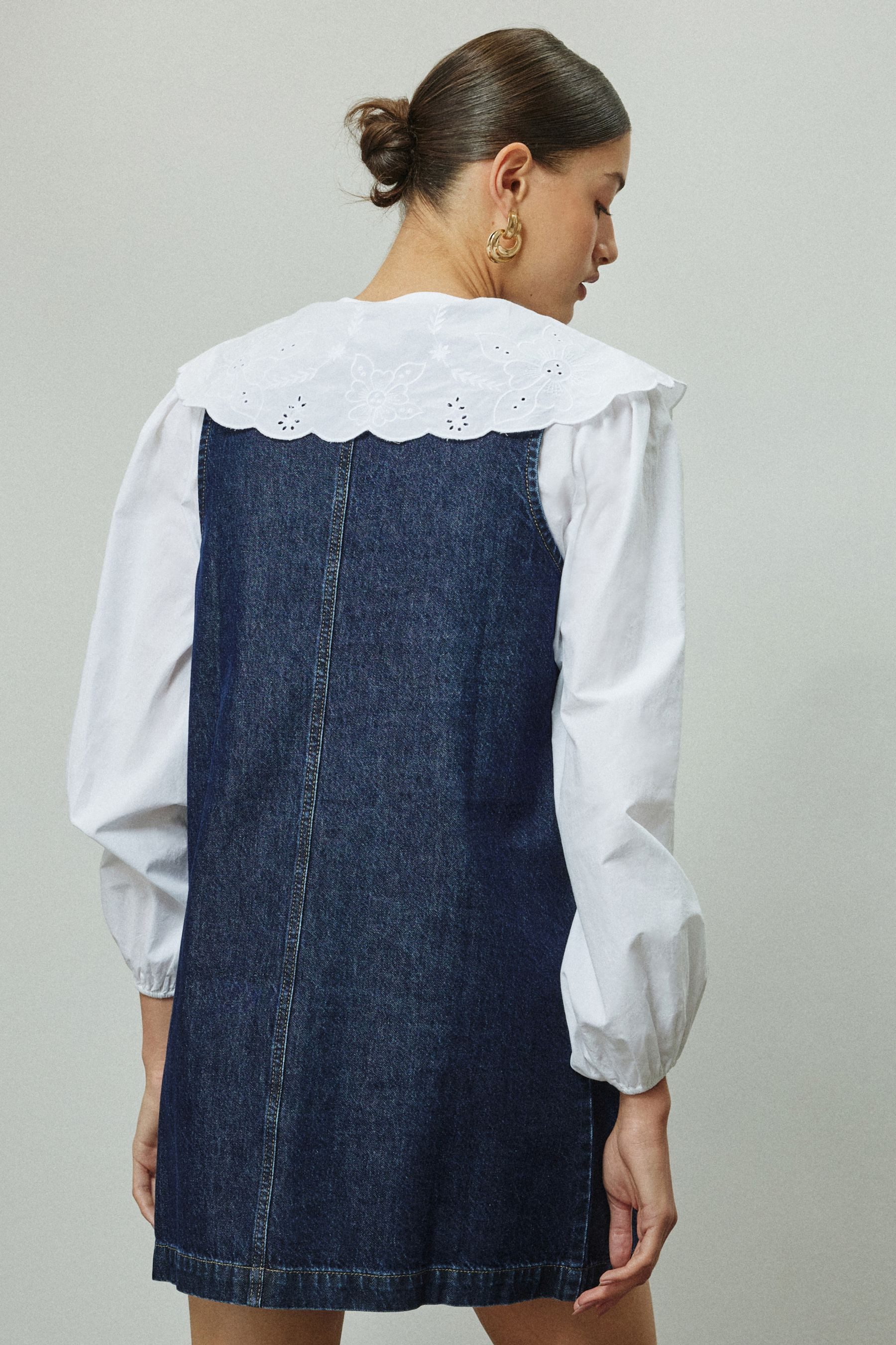 Next Jeanskleid Mini-Latzkleid aus Jeans (1-tlg)
