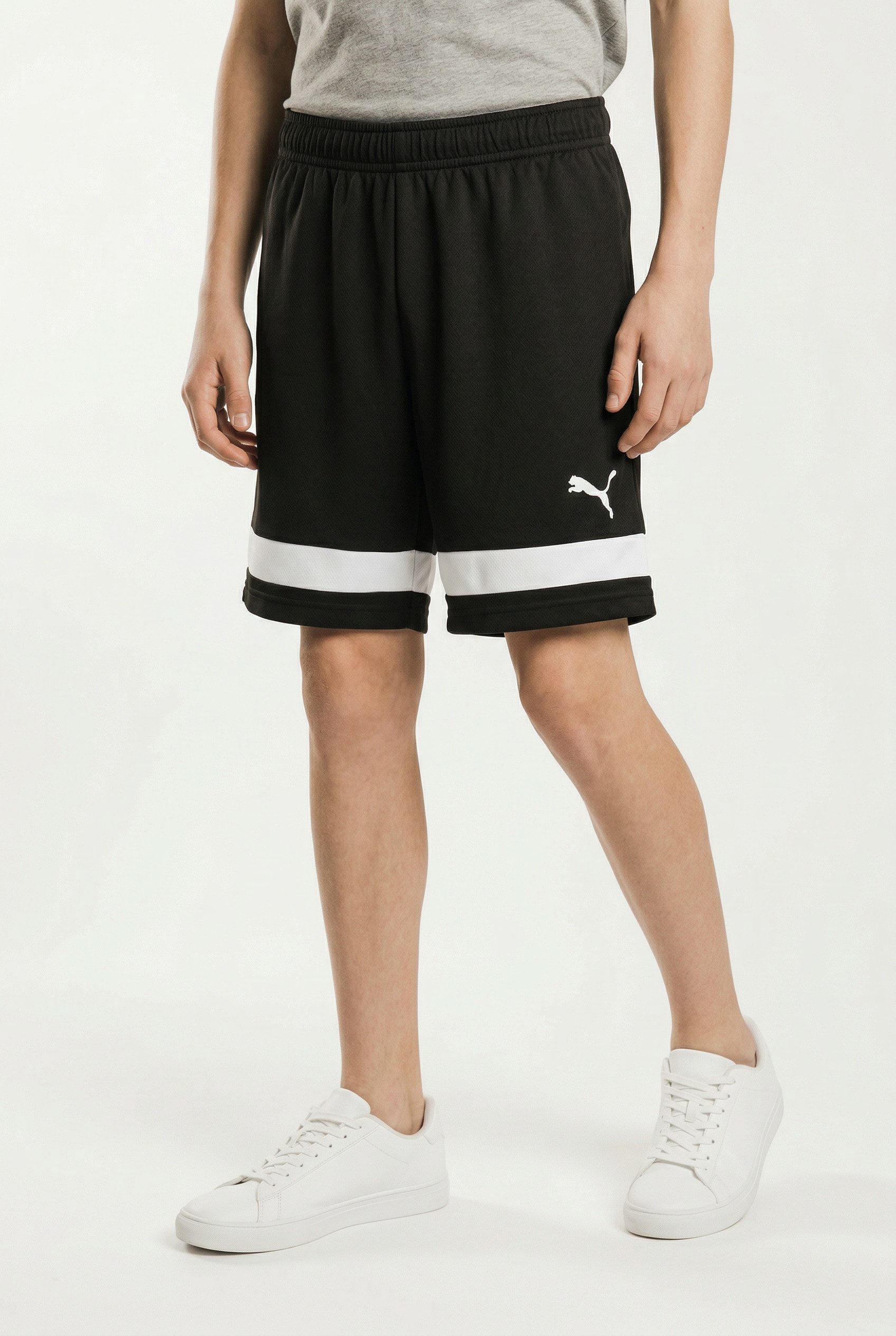 PUMA Trainingsshorts INDIVIDUALRISE SHORTS JR mit atmungsaktiven Mesh-Einsätzen, feuchtigkeitsableitend, kniefrei