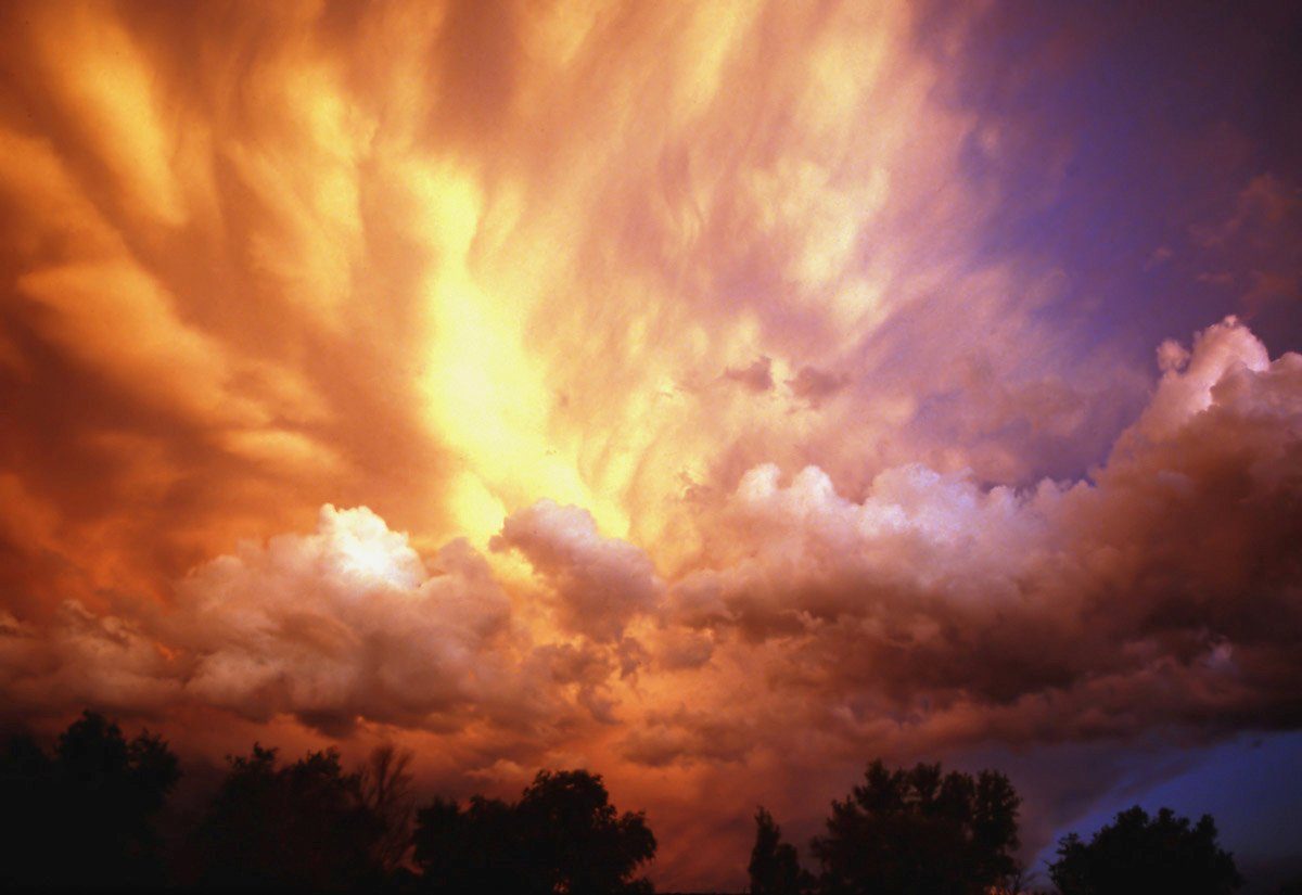 Papermoon Fototapete Gewitterwolken bei Sonnenuntergang
