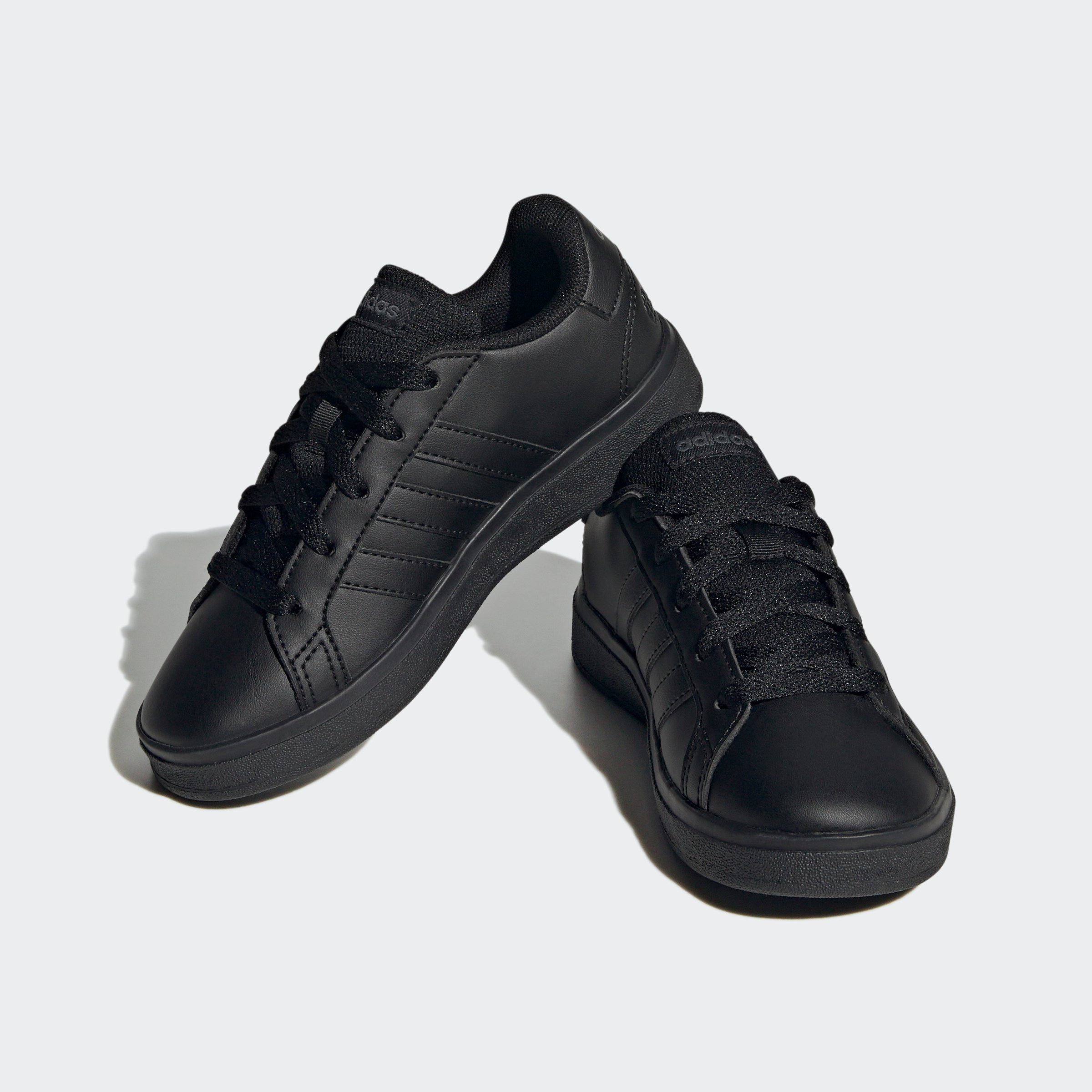adidas Sportswear GRAND COURT LIFESTYLE TENNIS LACE-UP Sneaker Design auf den Spuren des adidas Superstar CBLACK/CBLACK/GRESIX