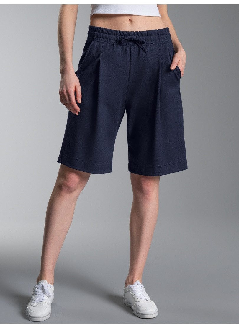 Trigema Bermudas TRIGEMA Shorts in Piqué-Qualität mit modischen Falten (1-tlg)