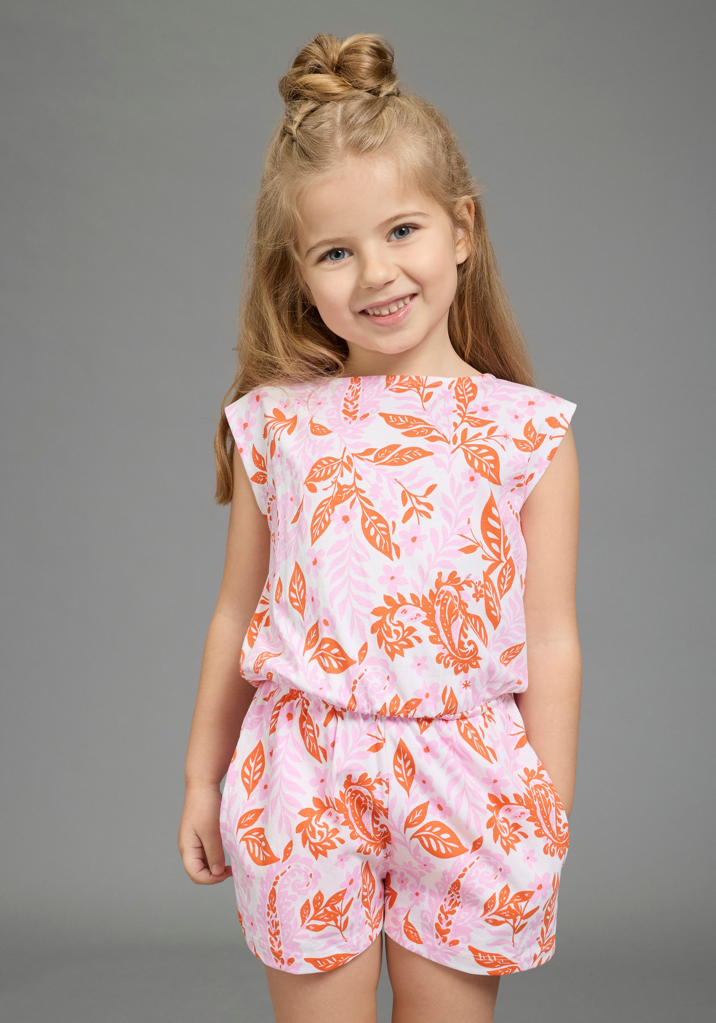 KIDSWORLD Jumpsuit Kurzer Overall mit Paisley-Druck mit Paisley- und Blumenprint, aus weichem Single Jersey
