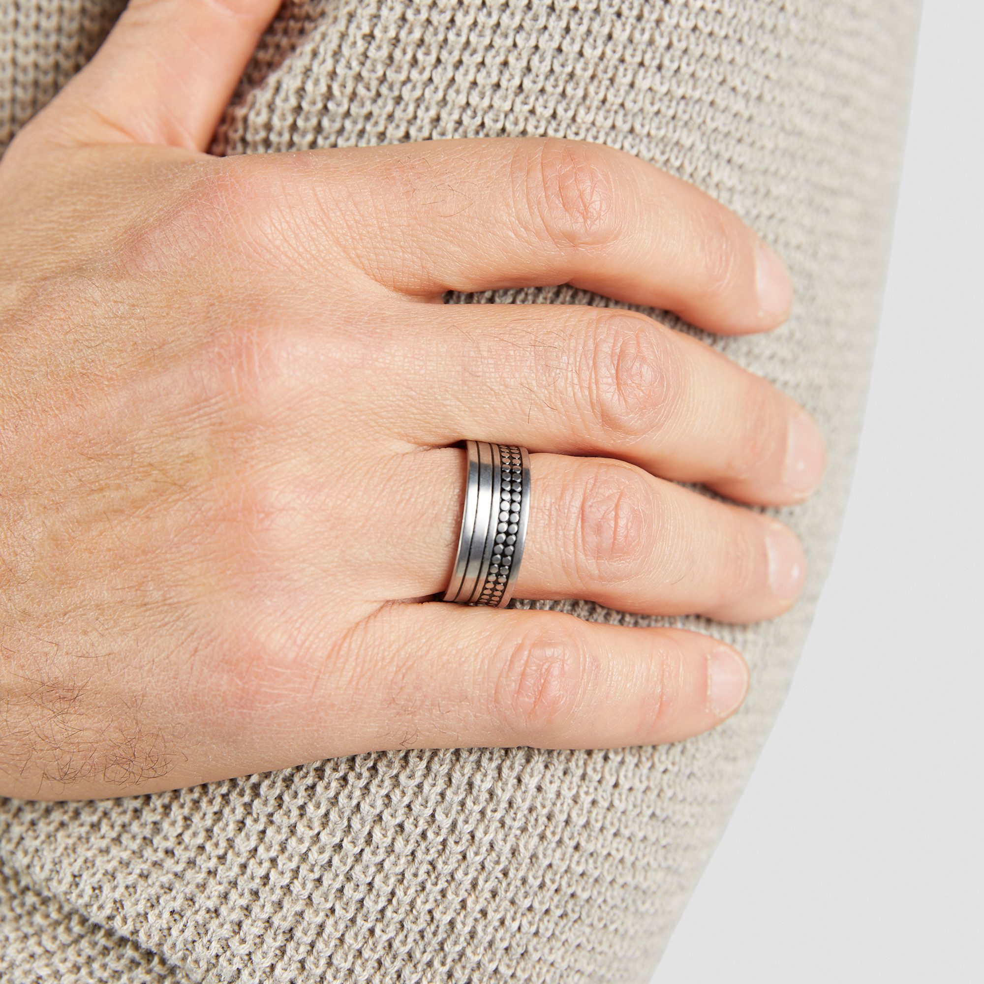 s.Oliver Fingerring Mit strukturiertem Design