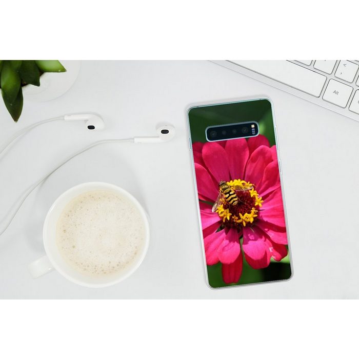 MuchoWow Handyhülle Rosa Zinnienblüte mit einer Biene darauf Phone Case Handyhülle Samsung Galaxy S10+ Silikon Schutzhülle FN11456
