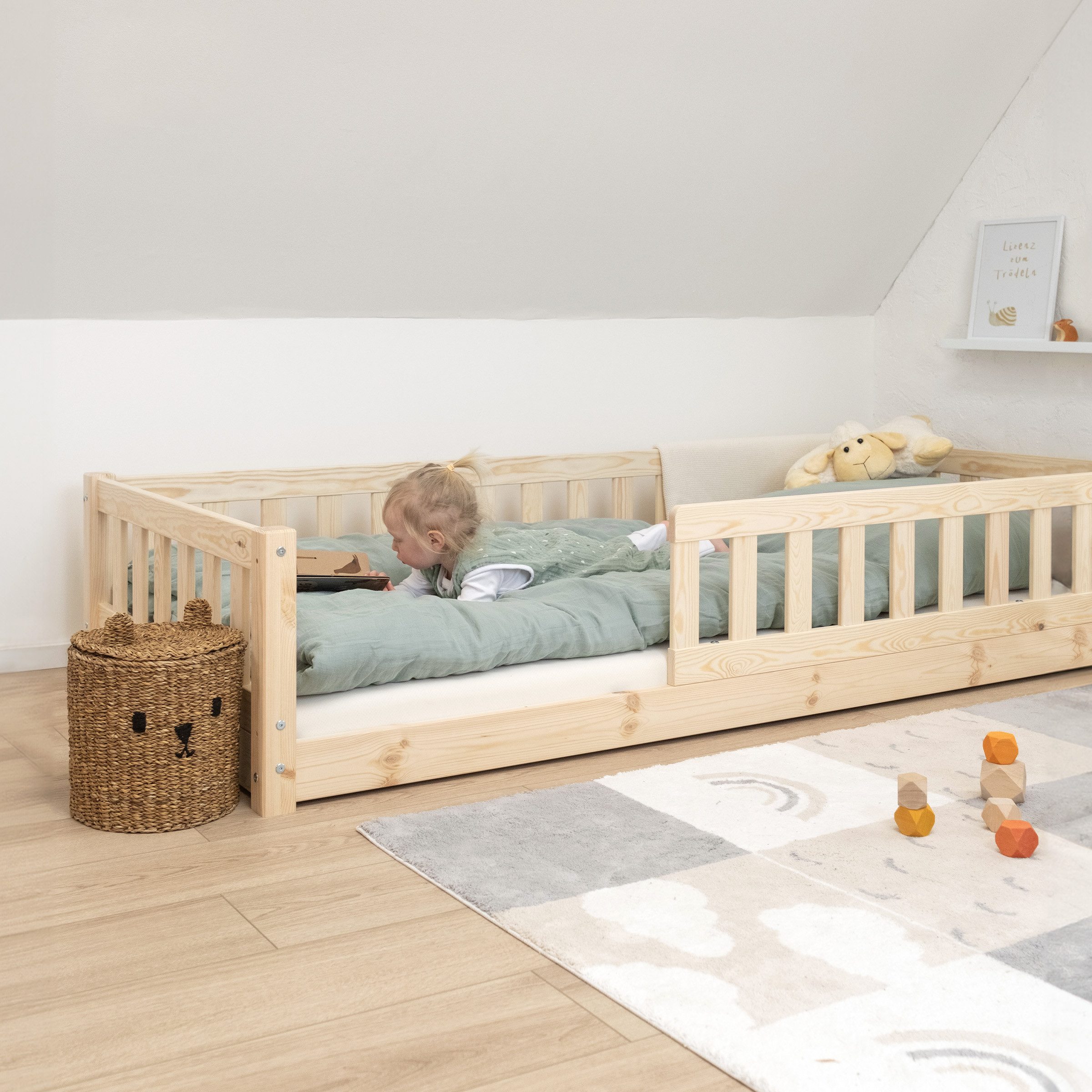 Ehrenkind Kinderbett Bodenbett Lille aus massivem Kiefernholz mit Rausfalls günstig online kaufen