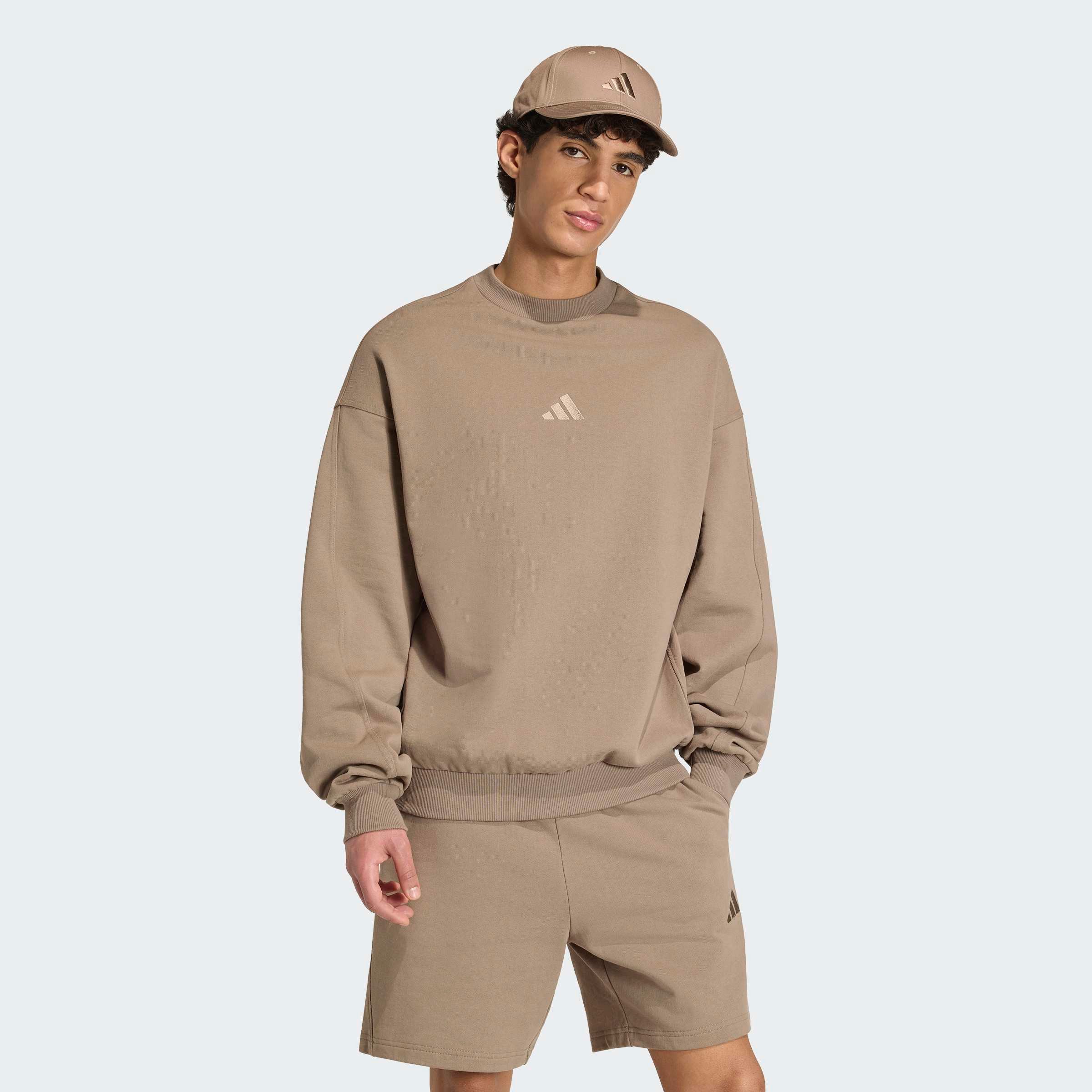 adidas Sportswear Sweatshirt ADIDAS KIT, KLEINES LOGO mit Rundhalsausschnitt, ohne Verschluss, in normaler Länge