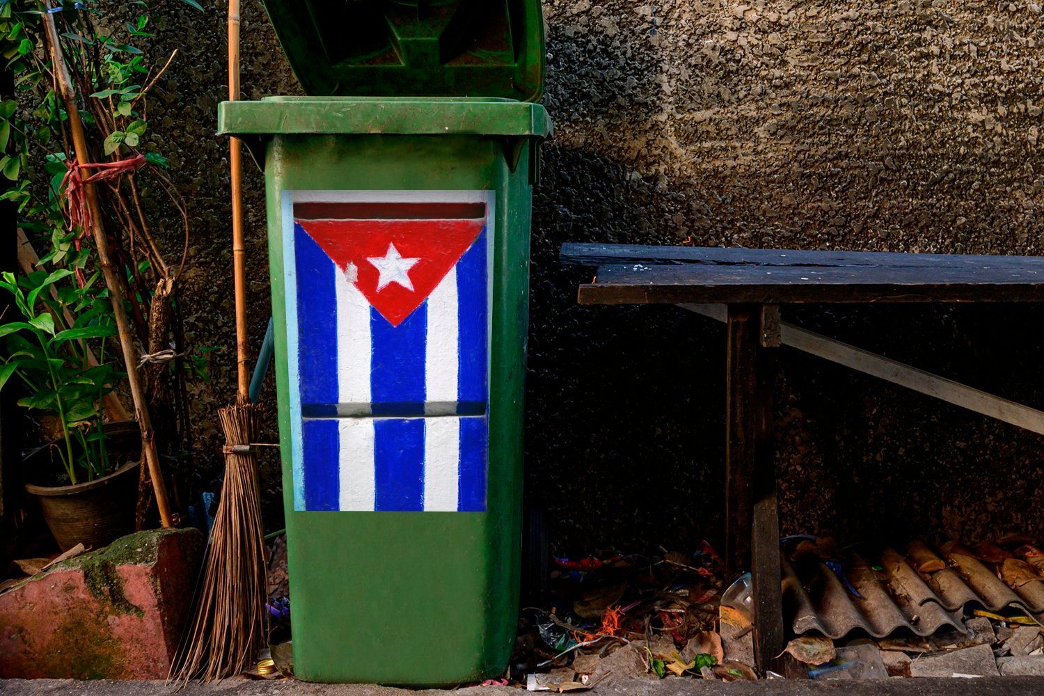 MuchoWow Wandsticker Kubanische Flagge auf gemalt Container, Sticker, Mülleimer-aufkleber, Abfalbehälter (1 St), Stein einem Mülltonne