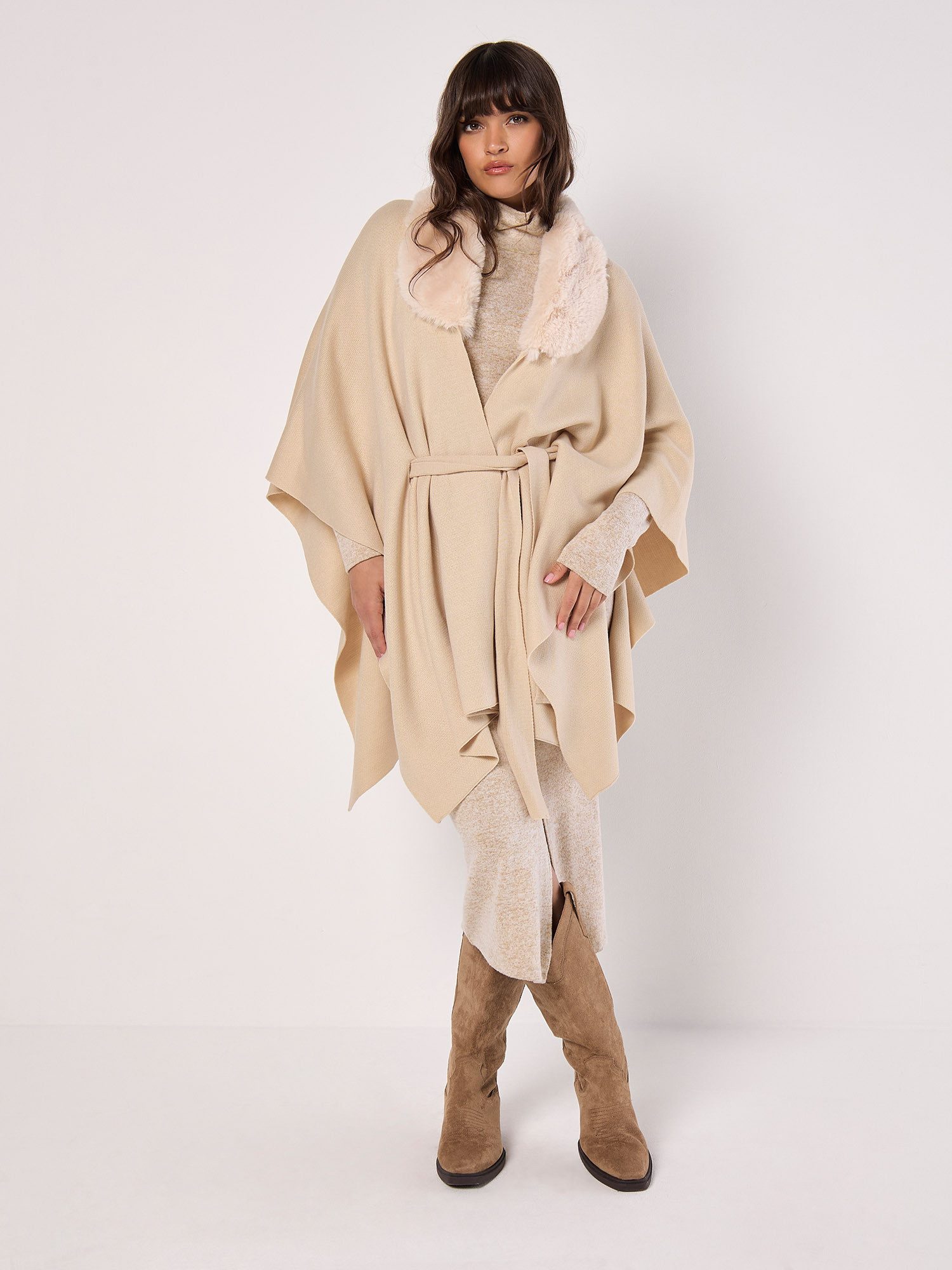 Apricot Poncho mit Kunstfell, (2-St., Stoffgürtel) mit Bindeband