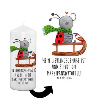 Mr. & Mrs. Panda Formkerze 15 x 7 cm Smörle Rodeln - Weiß - Geschenk, Kerze mit Druck, Schlitten (1-tlg)