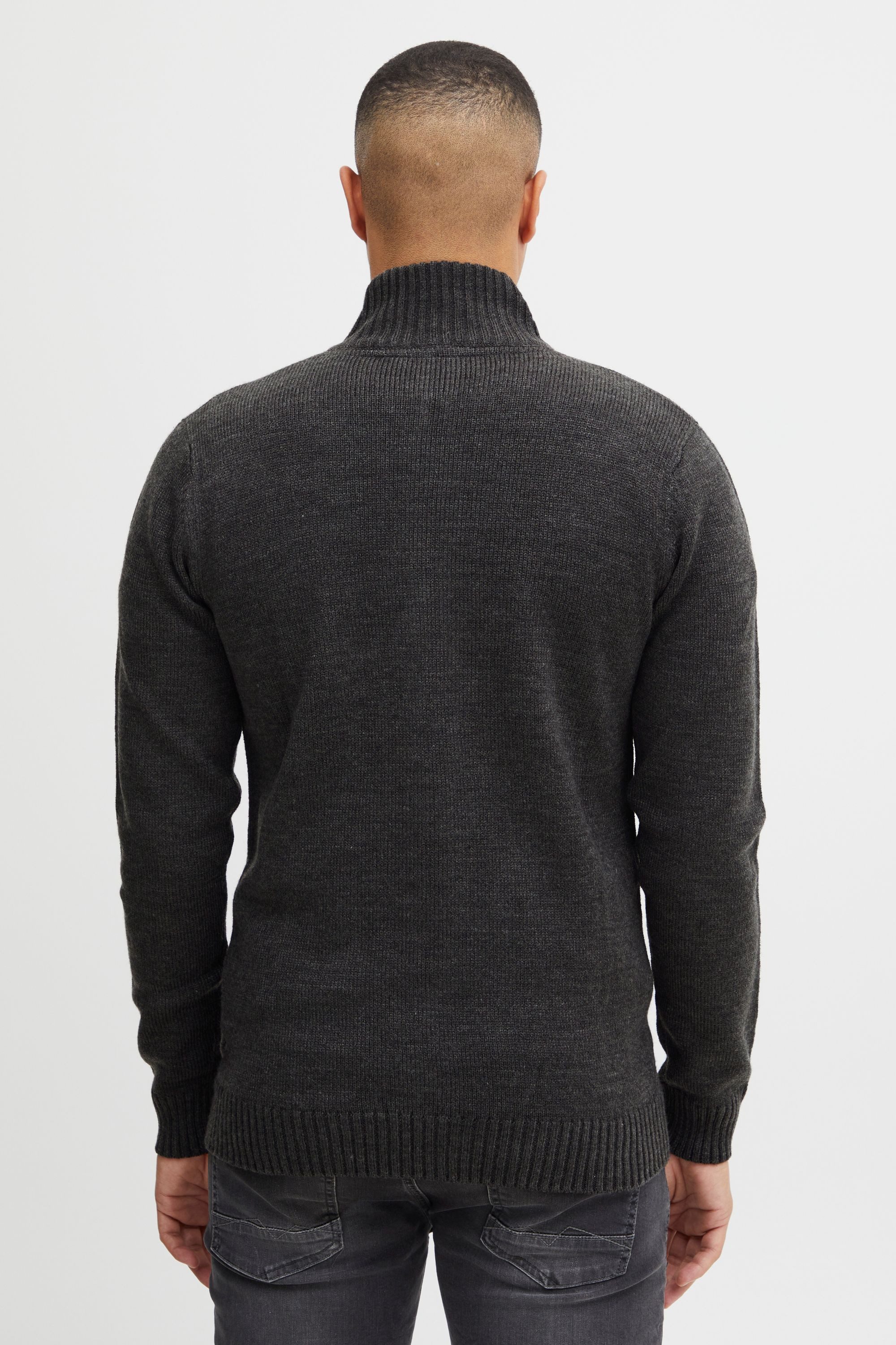 11 Project Strickjacke PRNoldi Feinstrickjacke mit hochschließendem Kragen