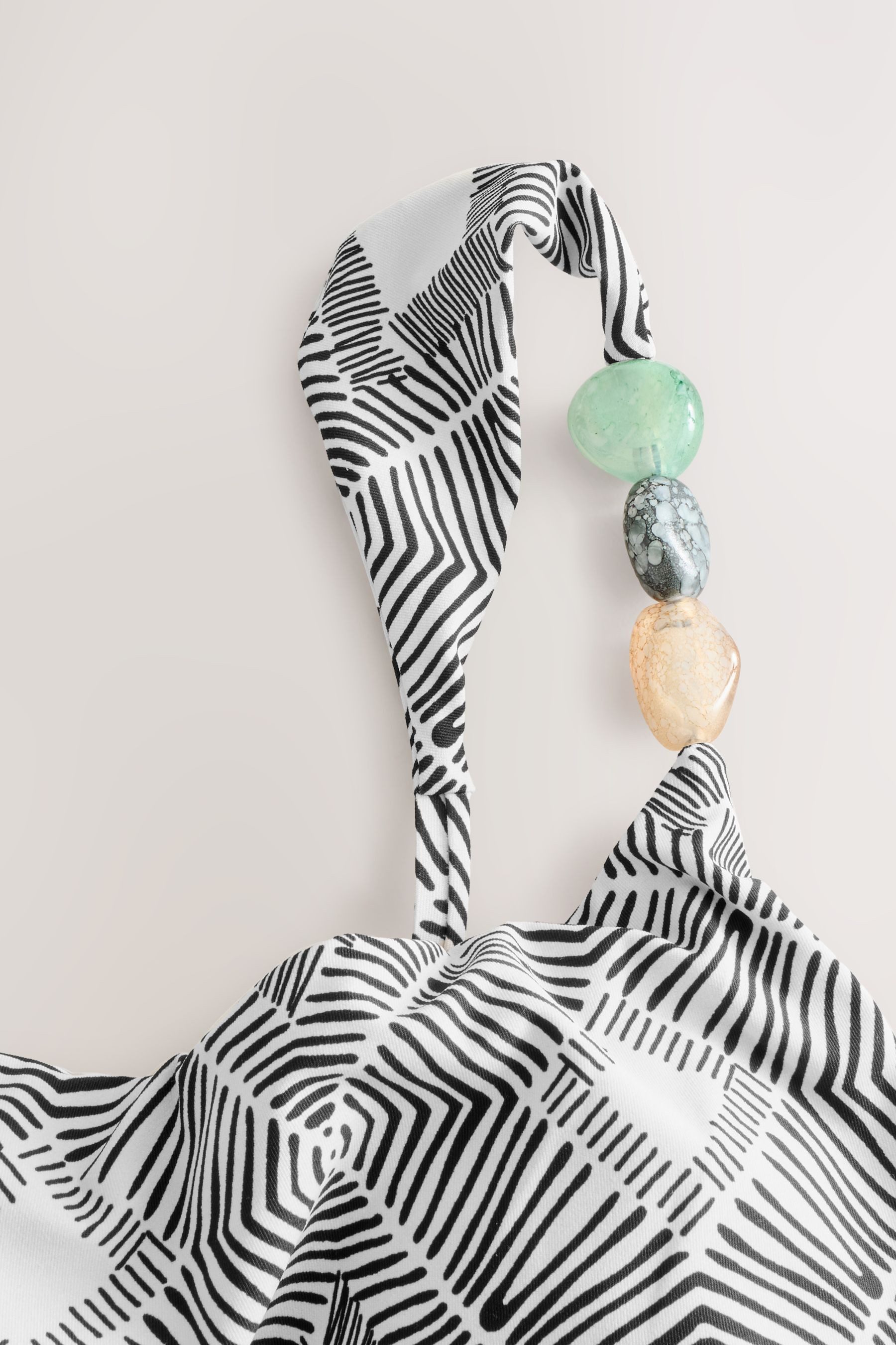 Next Badeanzug Bauchformender Badeanzug mit Perlenverzierung (1-St)