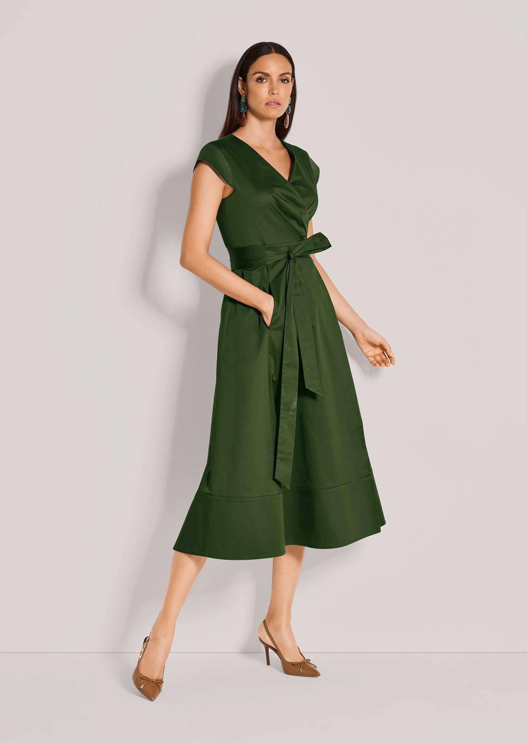 MADELEINE Maxikleid Sommerkleid mit V-Ausschnitt Midikleid mit Bindegürtel, Kurzarm und Wadenlänge