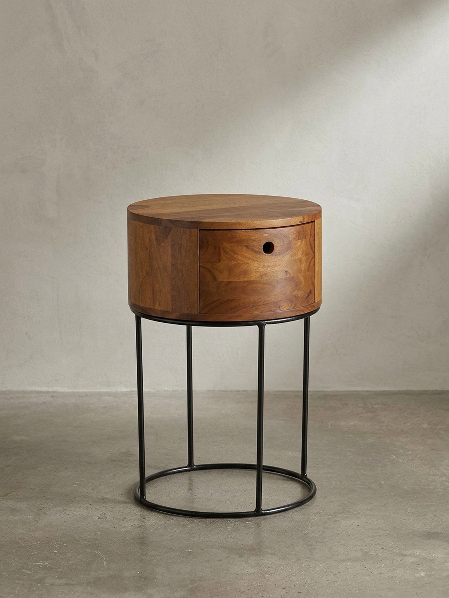 KADIMA DESIGN Nachttisch Nachtkonsole mit Schublade aus Massivholz, rund, modern, vormontiert (Handgefertigt aus Naturmaterial, ideal als Beistelltisch nutzbar), Stauraum für Bücher und Zubehör, geeignet für Boxspringbetten