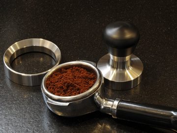scarlet espresso Siebaufsatz, Präzisions-Trichter »Barista Cono L 58 mm« aus Edelstahl für Siebträger, Dosing Funnel Fülltrichter für 58 mm Tamper von scarlet espresso