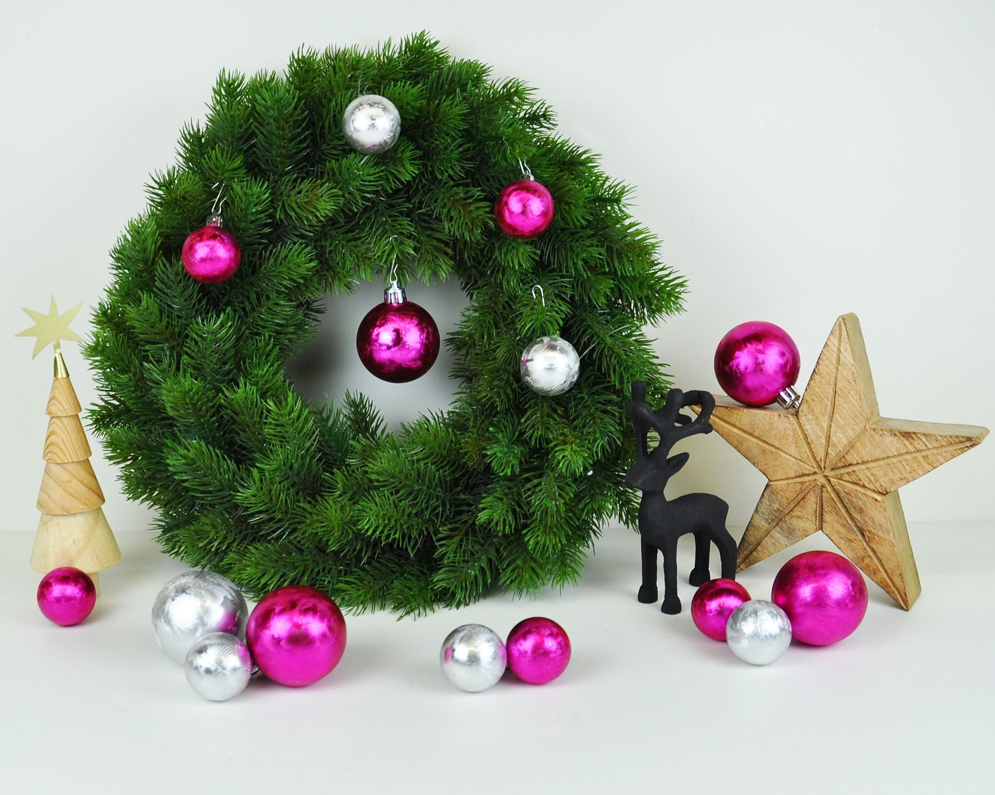 JACK Christbaumschmuck JACK by Inge 50x Kunststoff Kugeln Eislack Pink Silber Christbaumkugel, inkl. Haken, Kugel-Set mit Eislackeffekt aus Kunststoff Ø 4+6cm