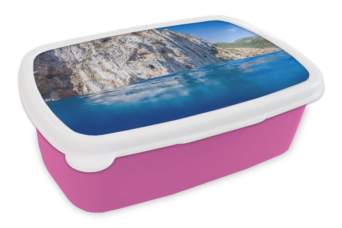 MuchoWow Lunchbox Der Blick auf das blaue Meer und die Klippen von Masua, Kunststoff, (2-tlg), Brotbox für Erwachsene, Brotdose Kinder, Snackbox, Mädchen, Kunststoff rosa
