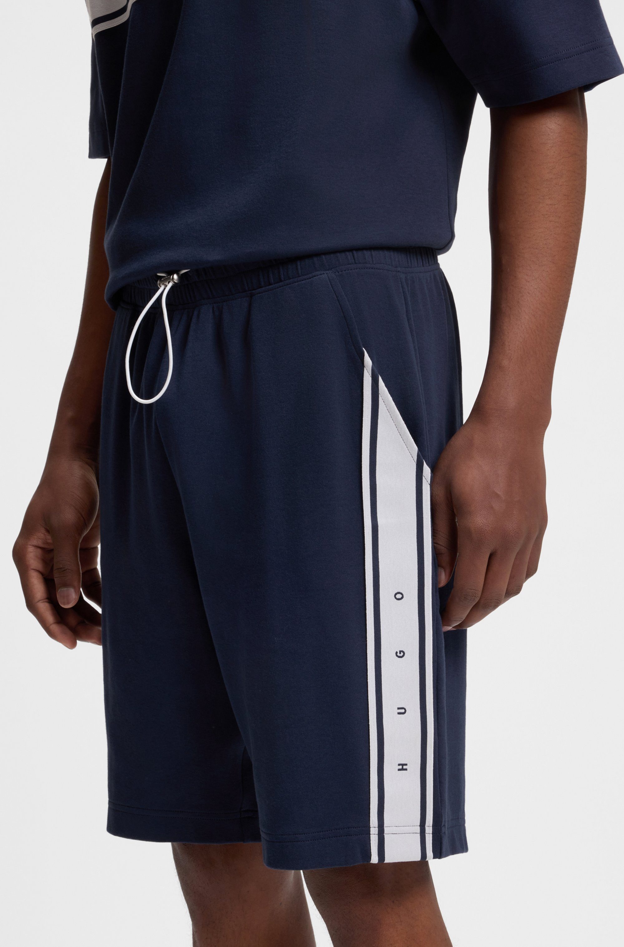 HUGO Shorts NAUTIX SHORTS aus Stretch-Baumwolle, Logo-Tape