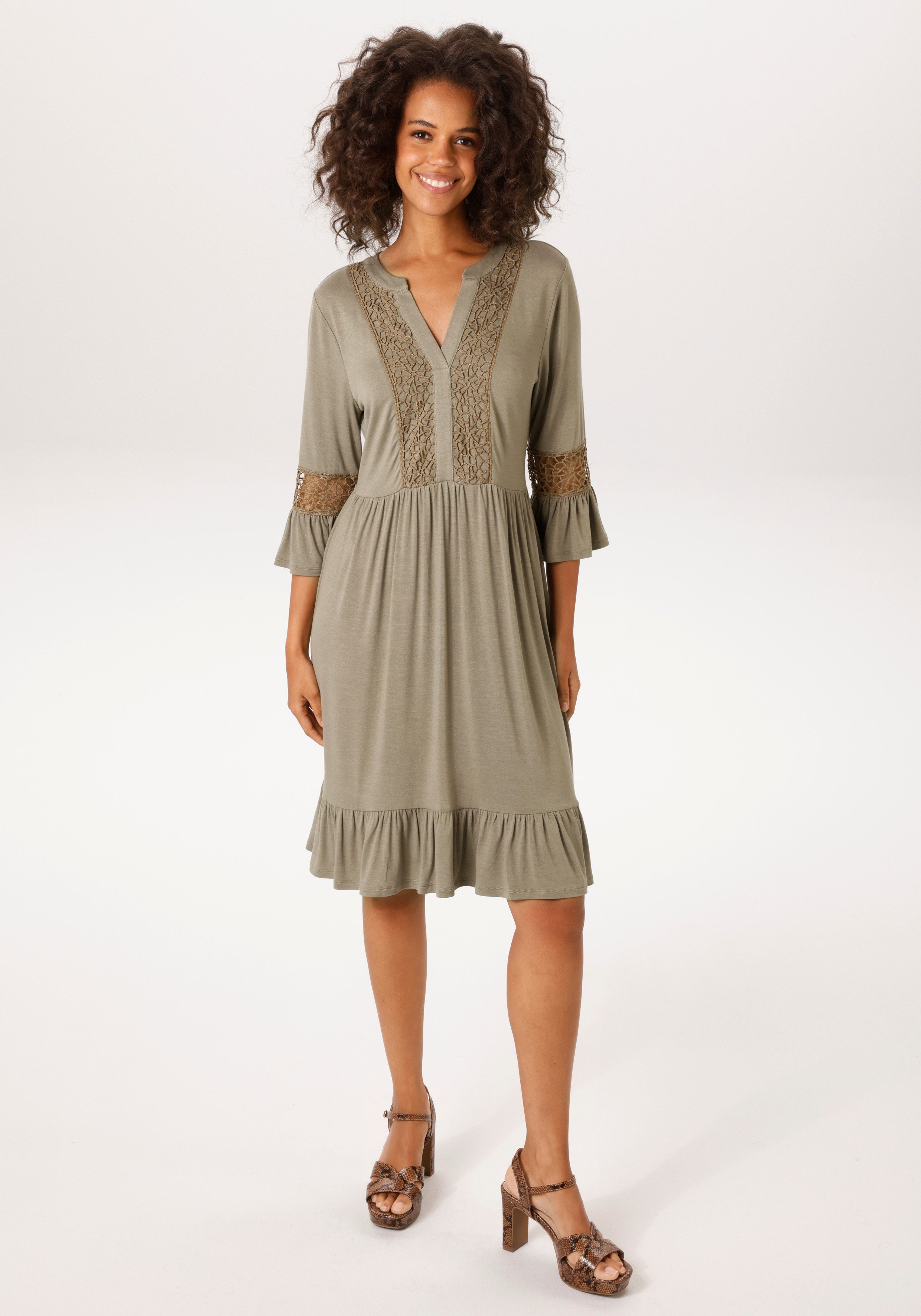 Aniston CASUAL Tunikakleid mit Häkelspitze vertiertes Vorderteil und Ärmel günstig online kaufen