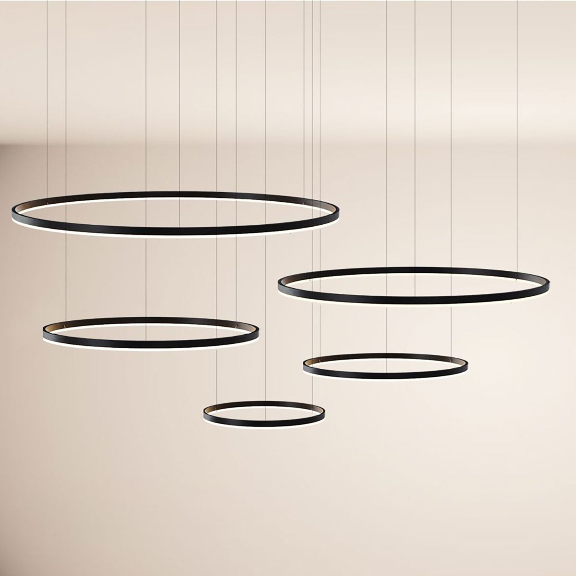 s.luce Pendelleuchte LED 5er-Ring Hängeleuchten Kombination Exzentrisch Schwarz, Warmweiß