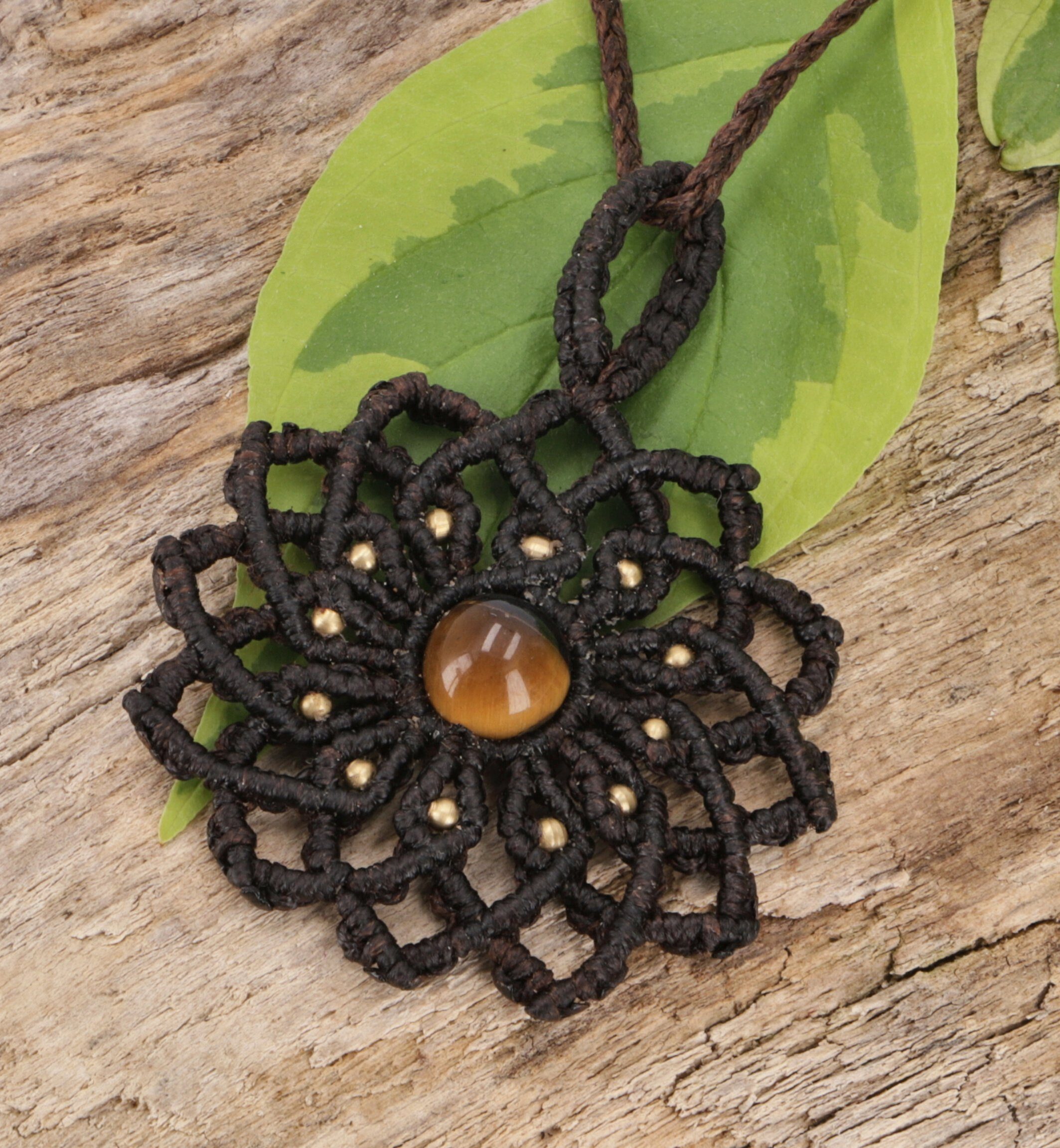 Perlenkette Makrameekette Blume des Lebens dunkelrot