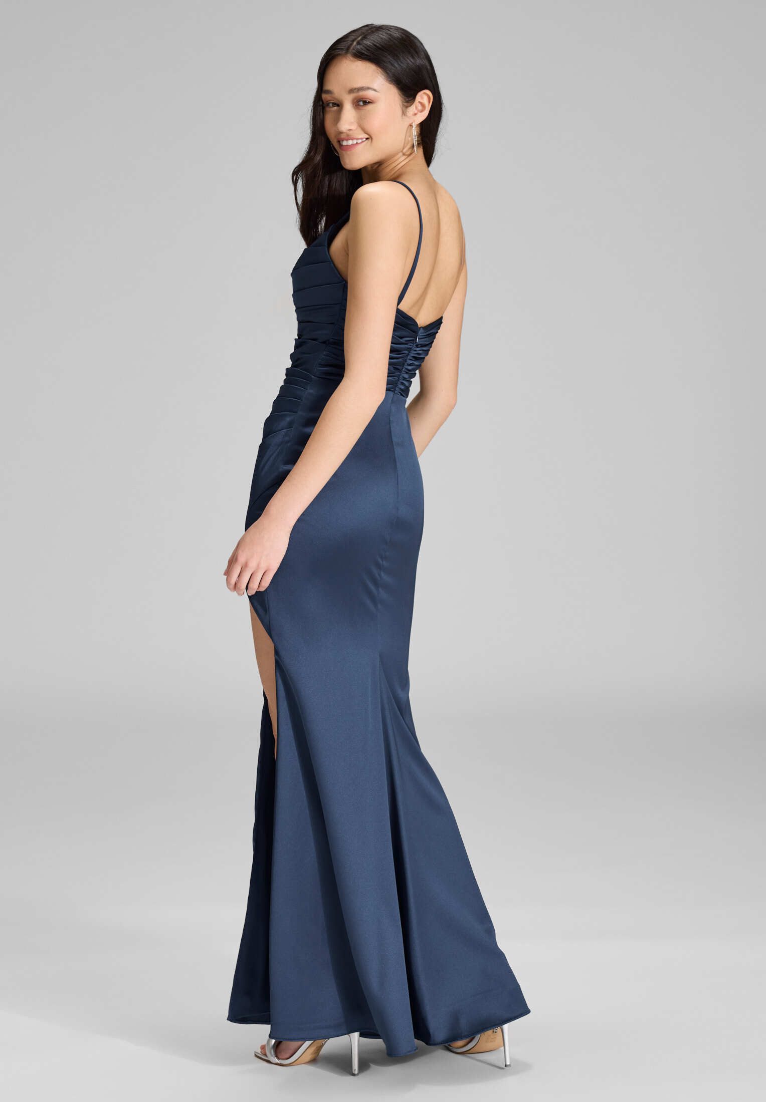 Hey Kyla Abendkleid - Satinkleid mit Raffungen und hohem Beinschlitz Tailli günstig online kaufen