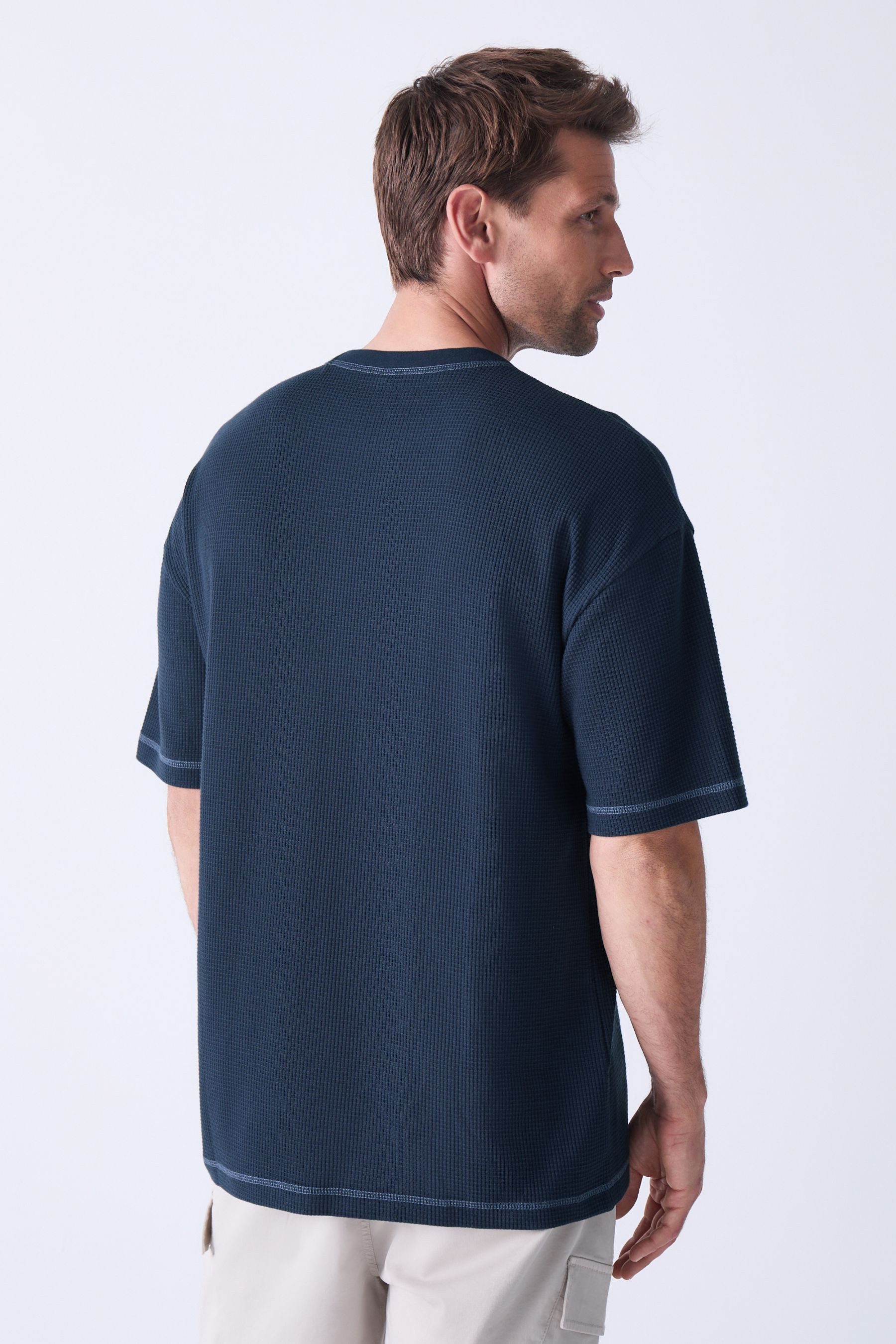 Next T-Shirt Strukturiertes T-Shirt mit Kontrastnaht günstig online kaufen
