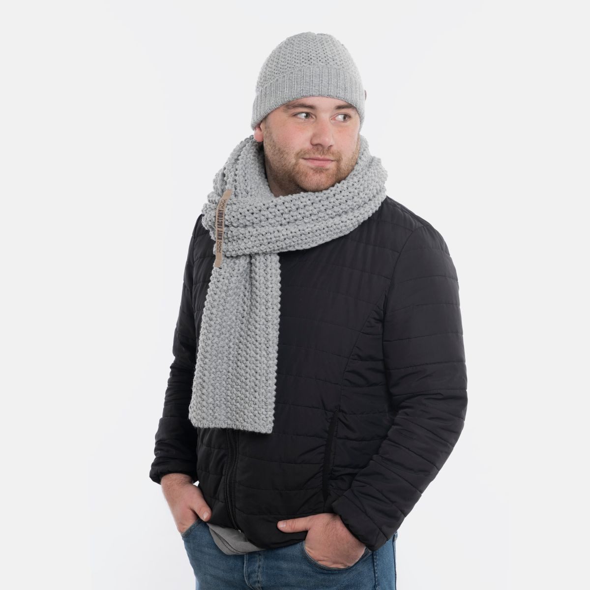 Knit Factory Strickschal Carry Schal Grau, (1-St), Schal Halstuch Dreiecksschal Tuch Strickmode