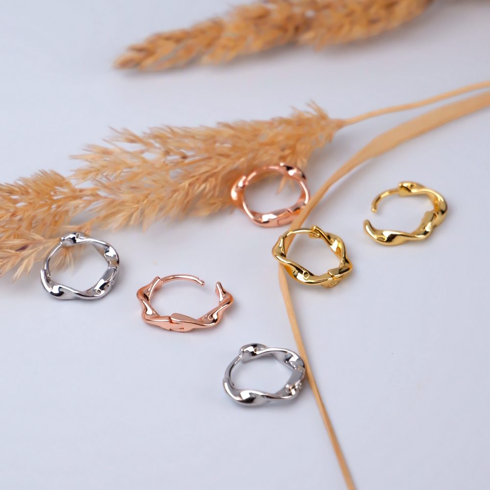 SHELAGO Paar Creolen Bestseller Schmuck, Kleine Ohrringe in Silber, Gold oder Roségold (1 Paar Ohrringe, inkl. Geschenkverpackung), hochwertiger Edelstahl – Bild 3 von 5