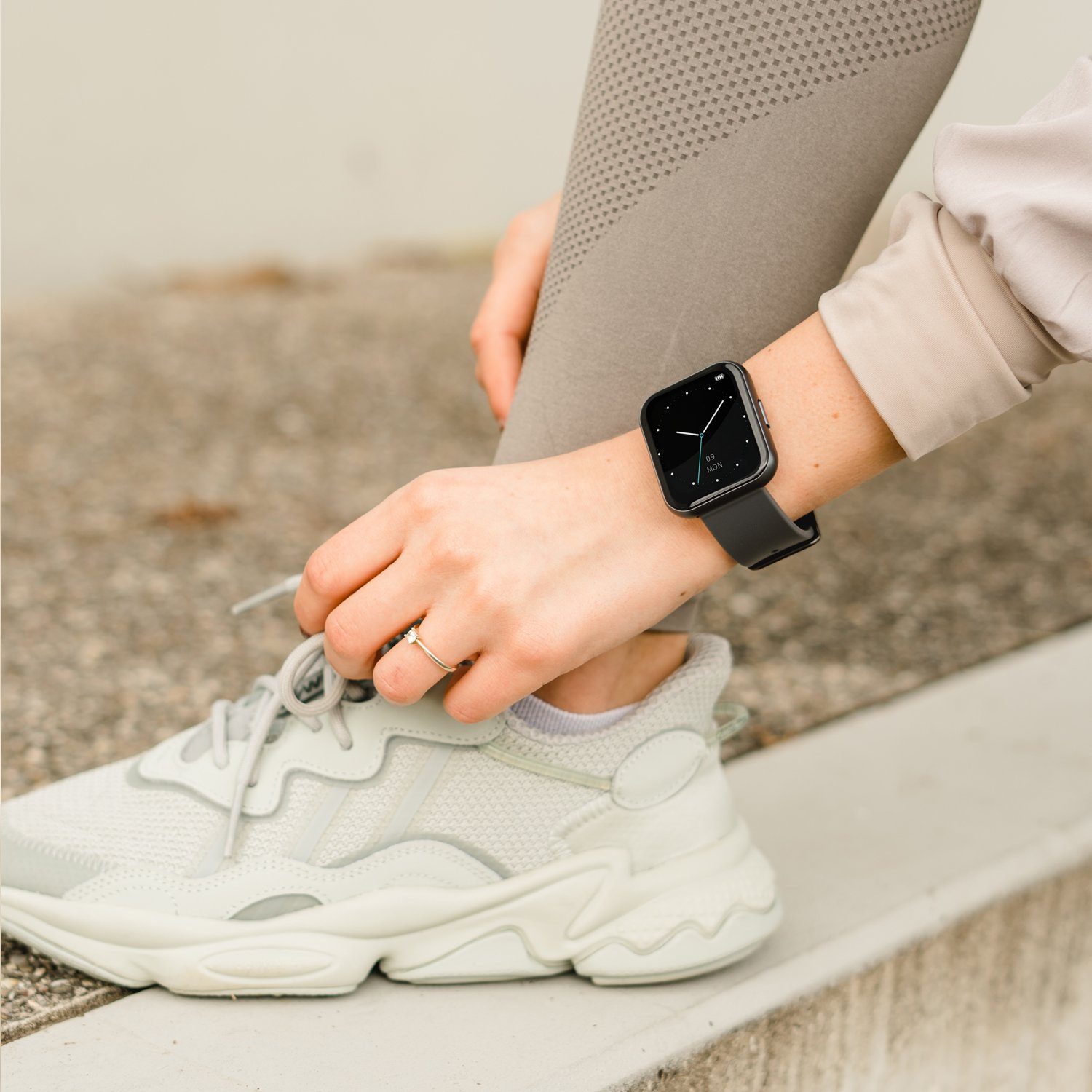 XCOAST IVE 2 Anthrazit Fitnesstracker und Smartwatch (BxLxH: 3,8x4,4x1,1 cm/Farb-Touchdisplay 1,69 Zoll, iOS und Android), 3-tlg., 70 verschiedene Ziffernblätter, Nachrichtenanzeige, Blutdruck, Puls, Blutsauerstoff, Kalorien, 21 Sportmodi, Schlafmonitor