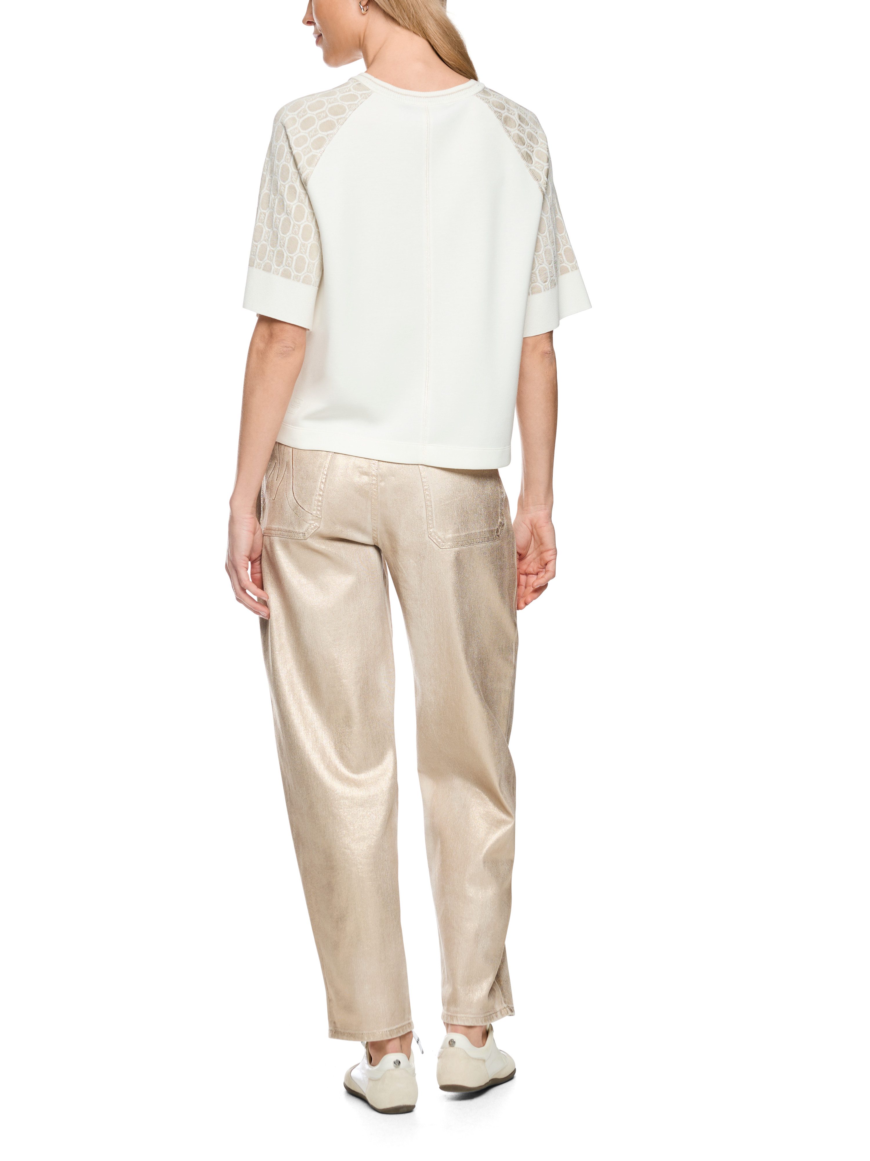 Marc Cain Rundhalspullover Golden Hour Premium Damenmode aus Jacquard, besticht durch sein edles Chain-Logo-Muster