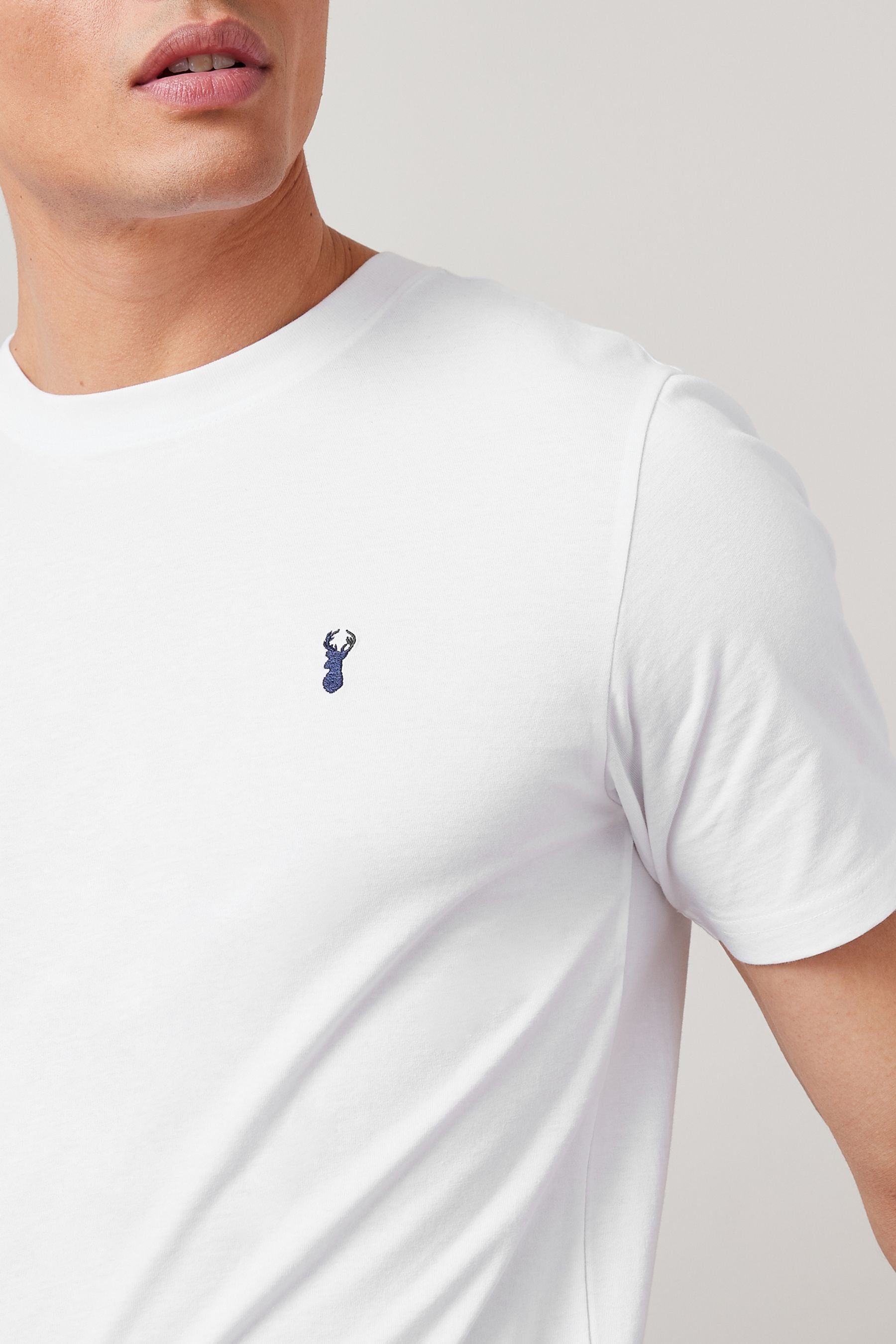 Next T-Shirt T-Shirt mit (1-tlg) Hirschmotiv White