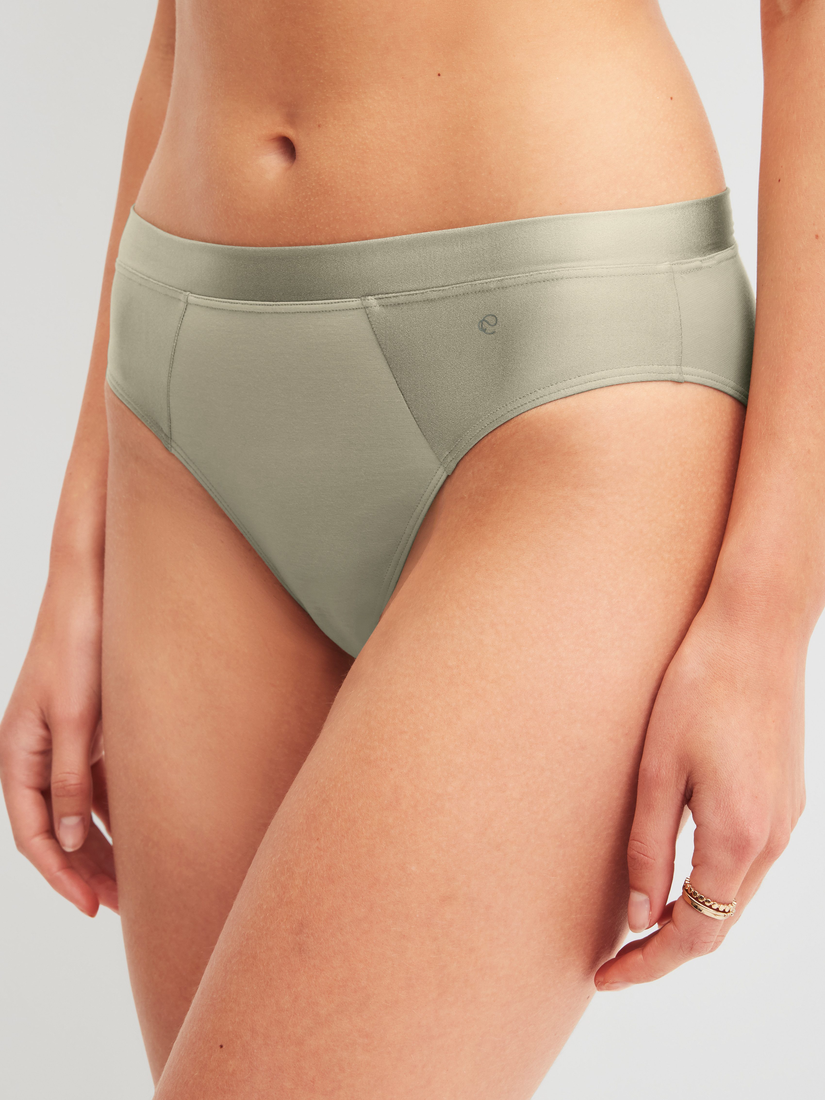 CALIDA Slip Cate schimmernde Satin-Blende, femininer Look, Single Jersey, elastisch