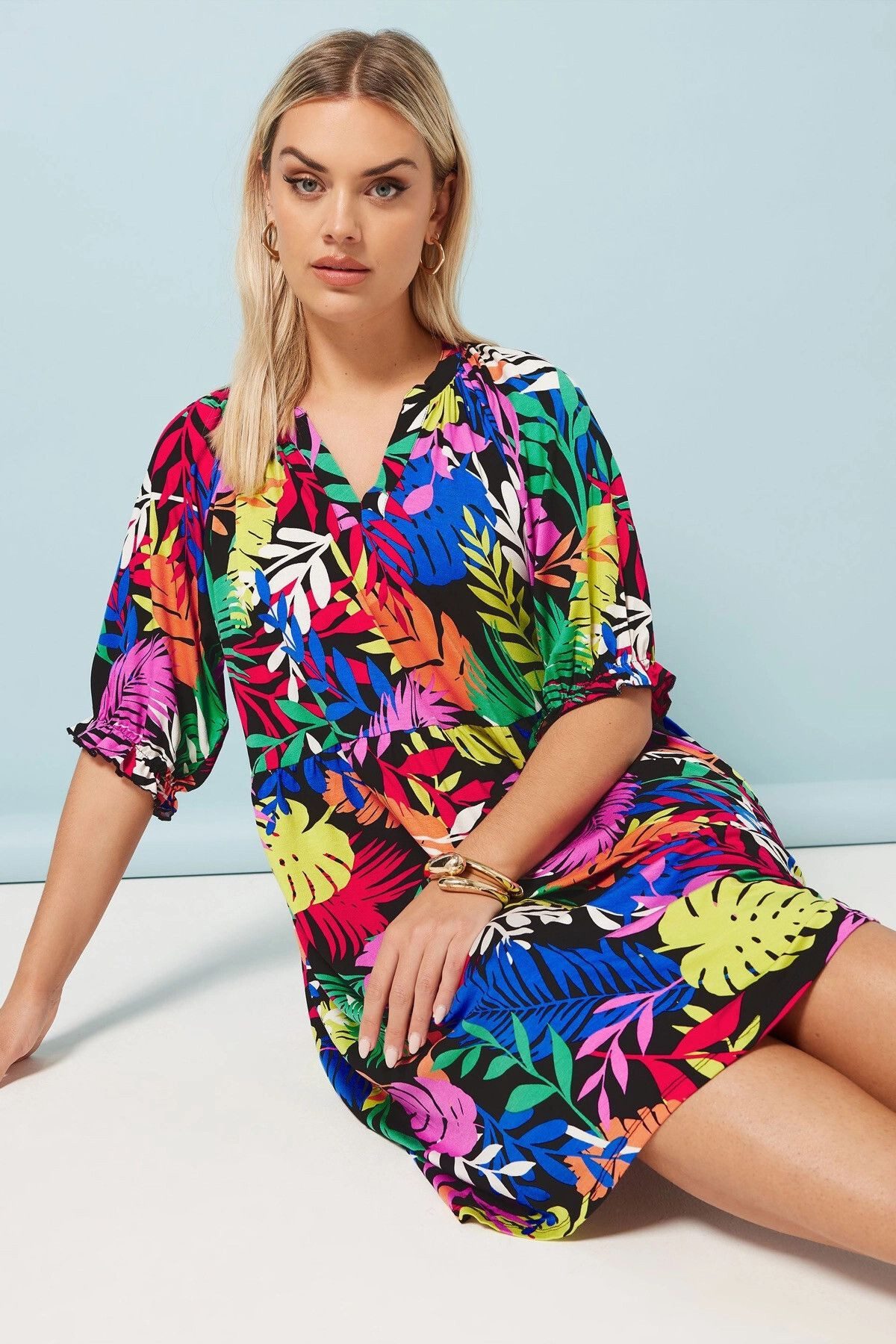 Stil Diva Minikleid Minikleid in Übergröße mit V-Ausschnitt und Blumenmuste günstig online kaufen