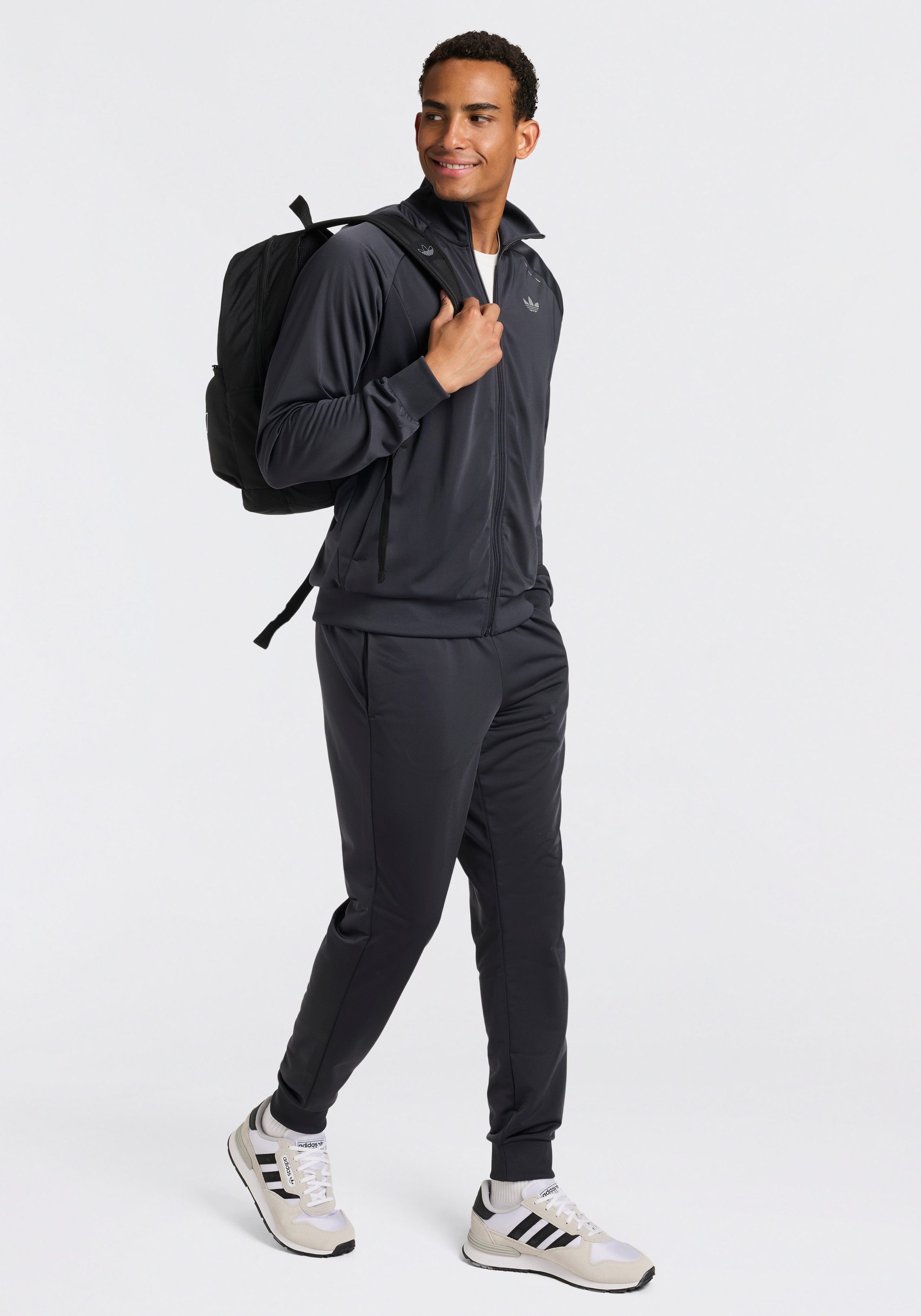 adidas Originals Trainingsanzug TECH ESS TS (2-tlg), zweiteiliges Set, für Erwachsene, aus Polyester