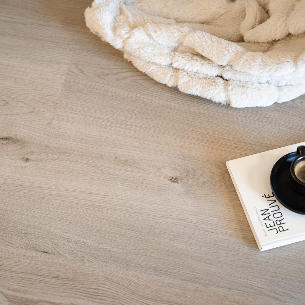 HOME DELUXE Vinylboden Klick-Vinylboden mit Trittschall Eiche - LOMEA, Feuchtraumbereich geeignet, Integrierte Schalldämmung, Fußbodenheizung geeignet, Vinylbodenbelag in Holzoptik, Dielenboden