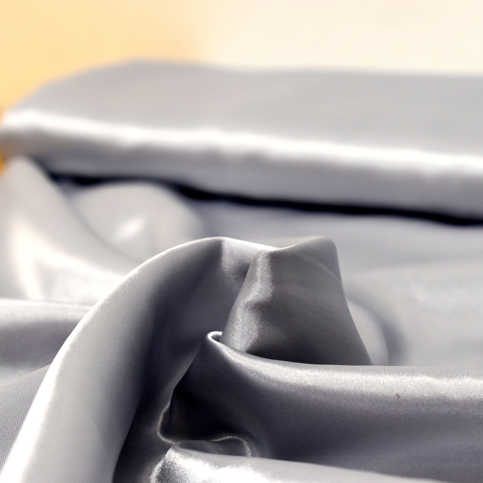 MAGAM-Stoffe Stoff "Estelle", Satin glänzend einfarbig uni ideal für Kleidung und Deko Meterware