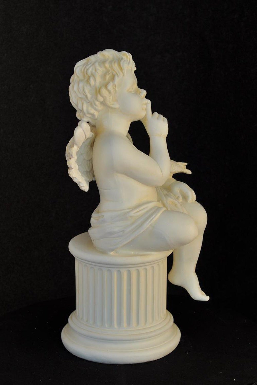 JVmoebel Engelfigur Engelsfigur aus Keramik mit dekorativer Säule, Made in Europa