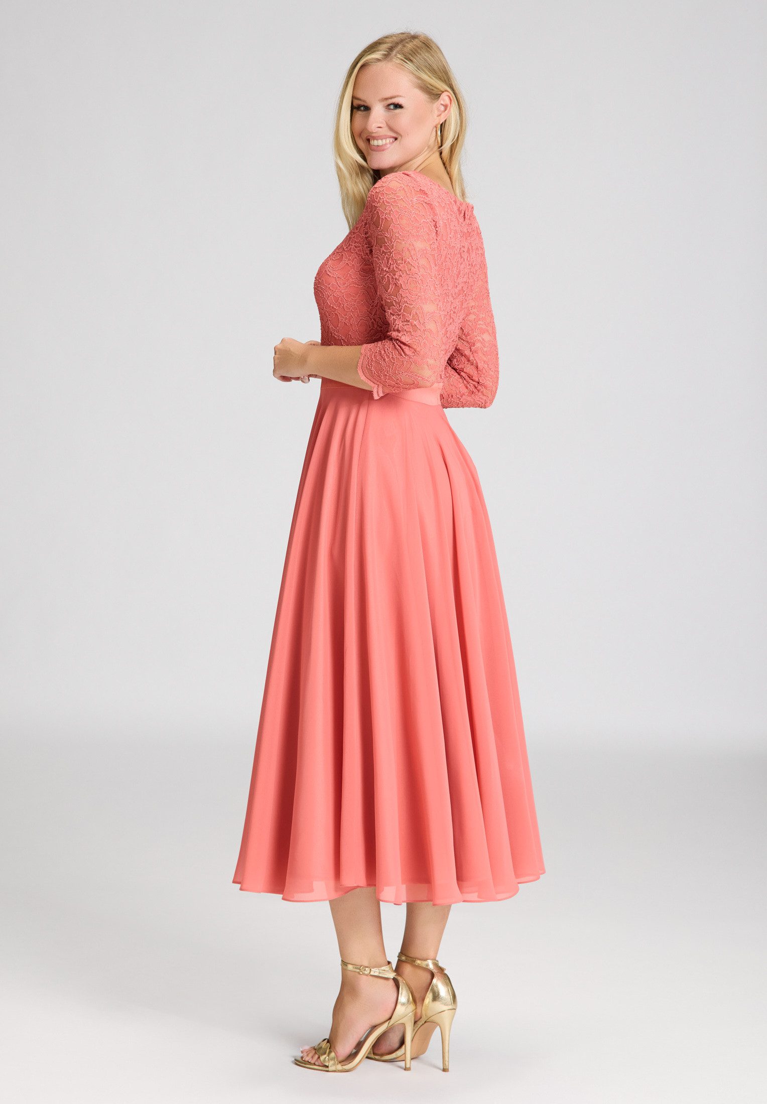 SWING Abendkleid Taillierter Schnitt mit ausgestelltem günstig online kaufen