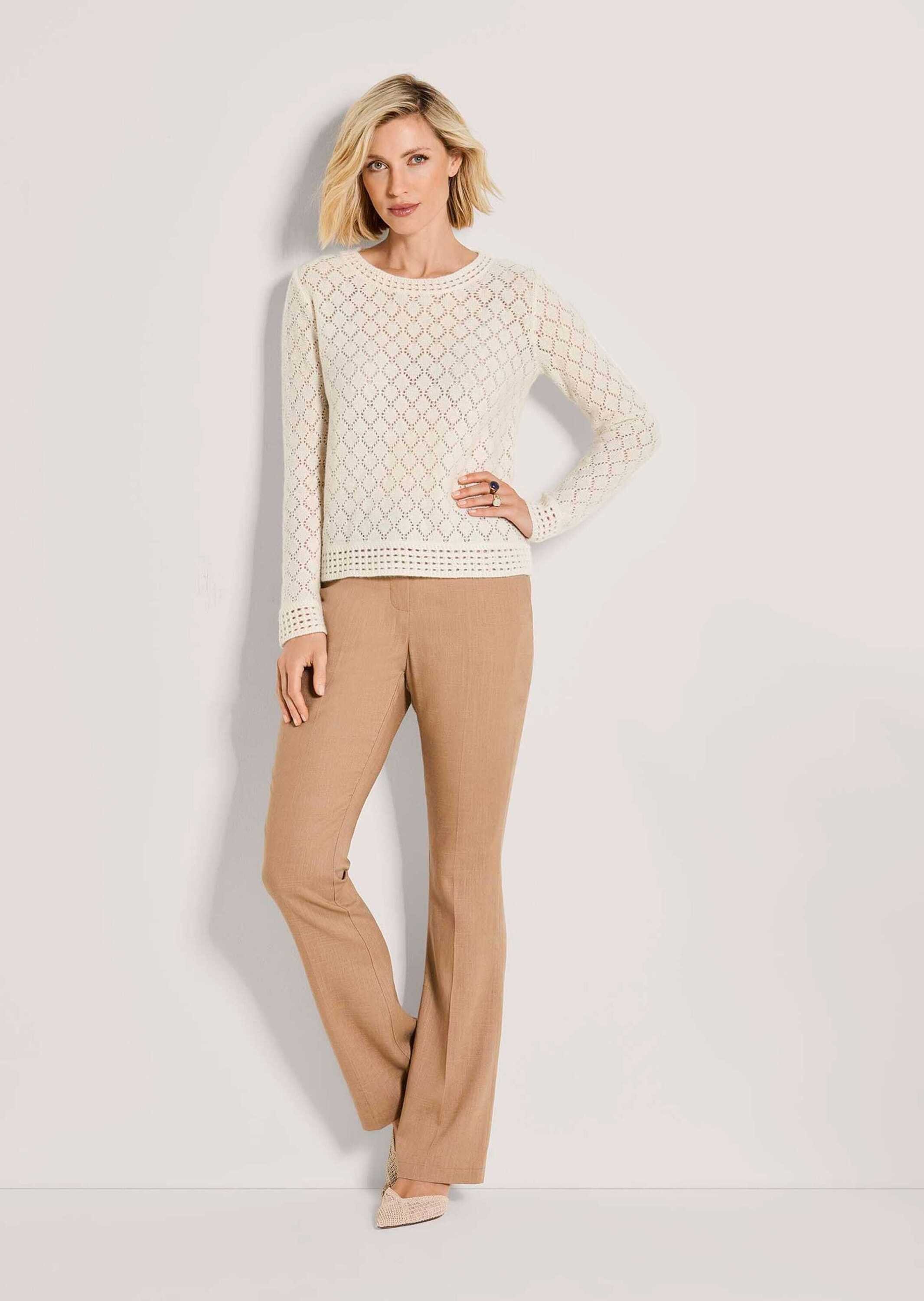 MADELEINE Strickpullover Sommerpulli mit Ajourmuster Feinstrickpullover mit Zopfdetails, Rundhals und Langarm