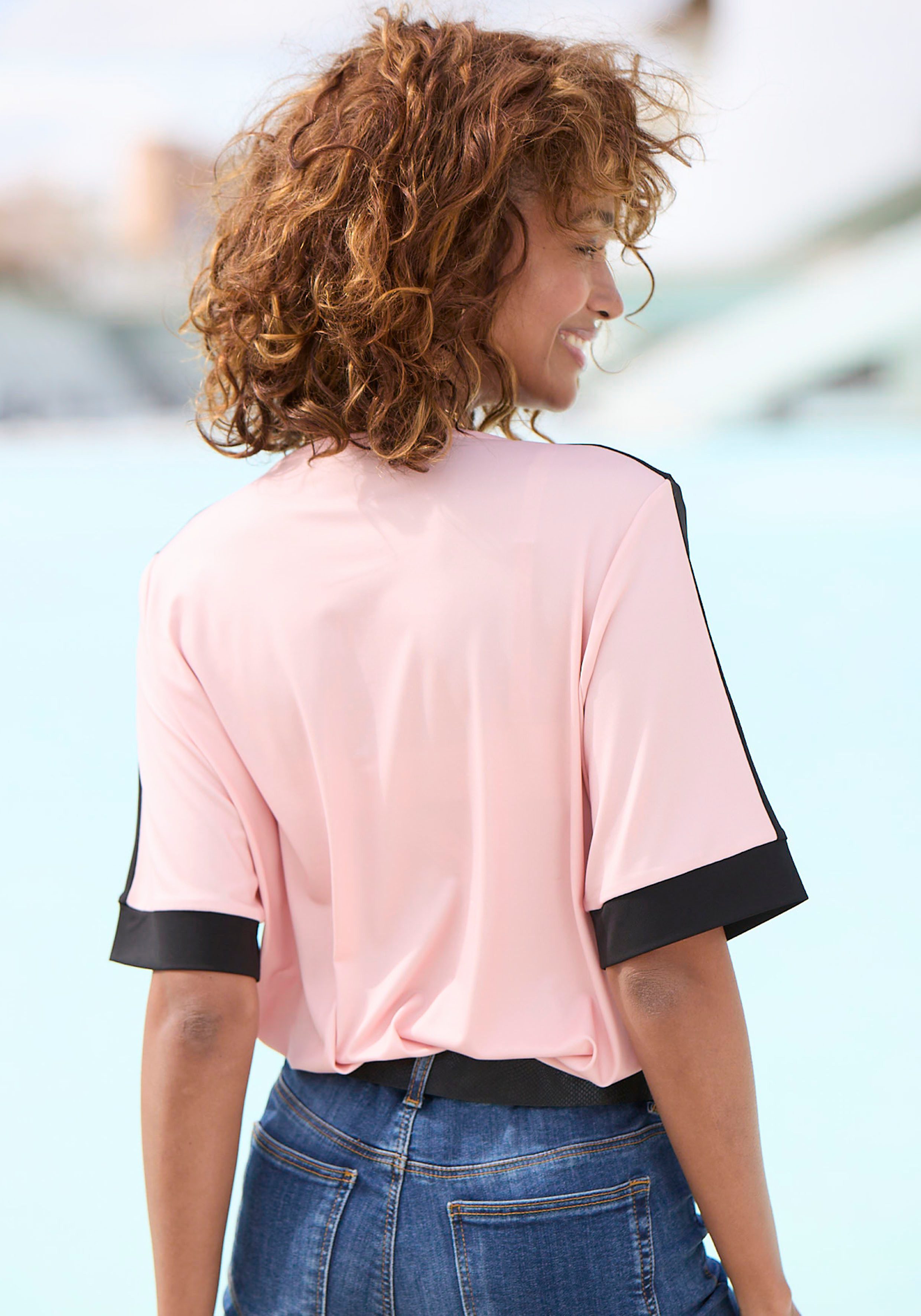 Vivance by Lascana Kurzarmshirt mit sportlichen Kontraststreifen