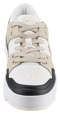 Tommy Hilfiger TH BASKET SNEAKER LO Plateausneaker mit TH-Schmuckelement, Freizeitschuh, Halbschuh, Schnürschuh