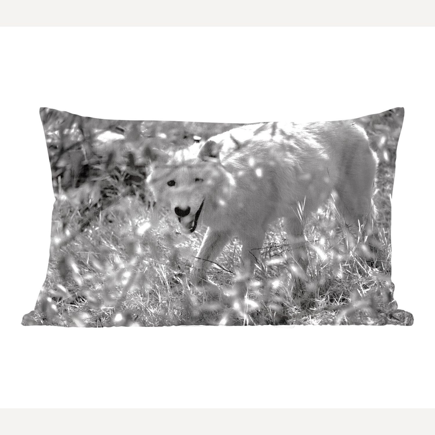 MuchoWow Dekokissen Weißer Wolf im Gras in Schwarz und Weiß, Wohzimmer Dekoration, Zierkissen, Dekokissen mit Füllung, Schlafzimmer
