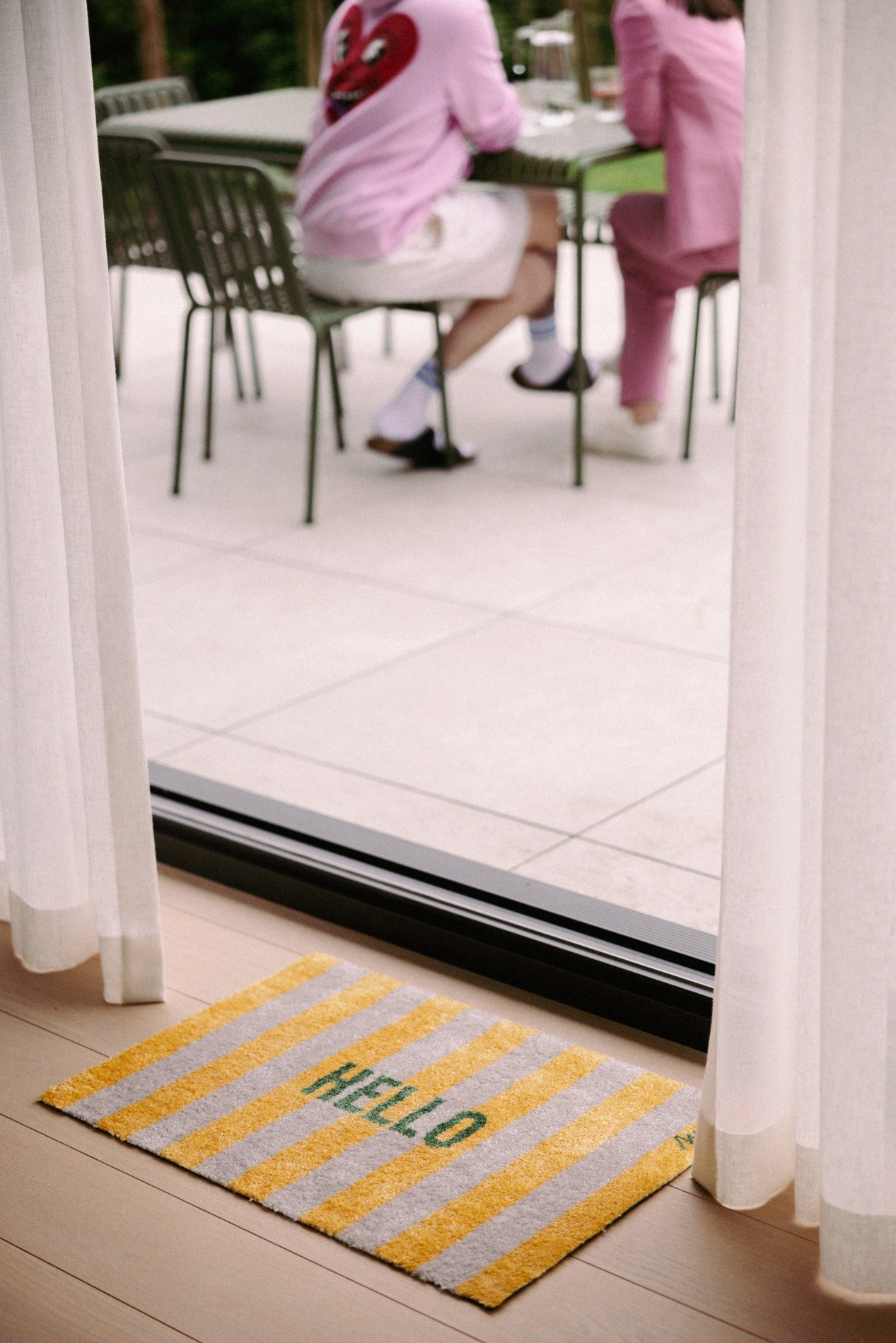 Mad about Mats Fußmatte Indoor Hello gestreift Print rutschfest, gelb grün beige, Höhe: 9 mm, bedruckter Türvorleger mit breiten Streifen und bunten Farben 50/75 cm