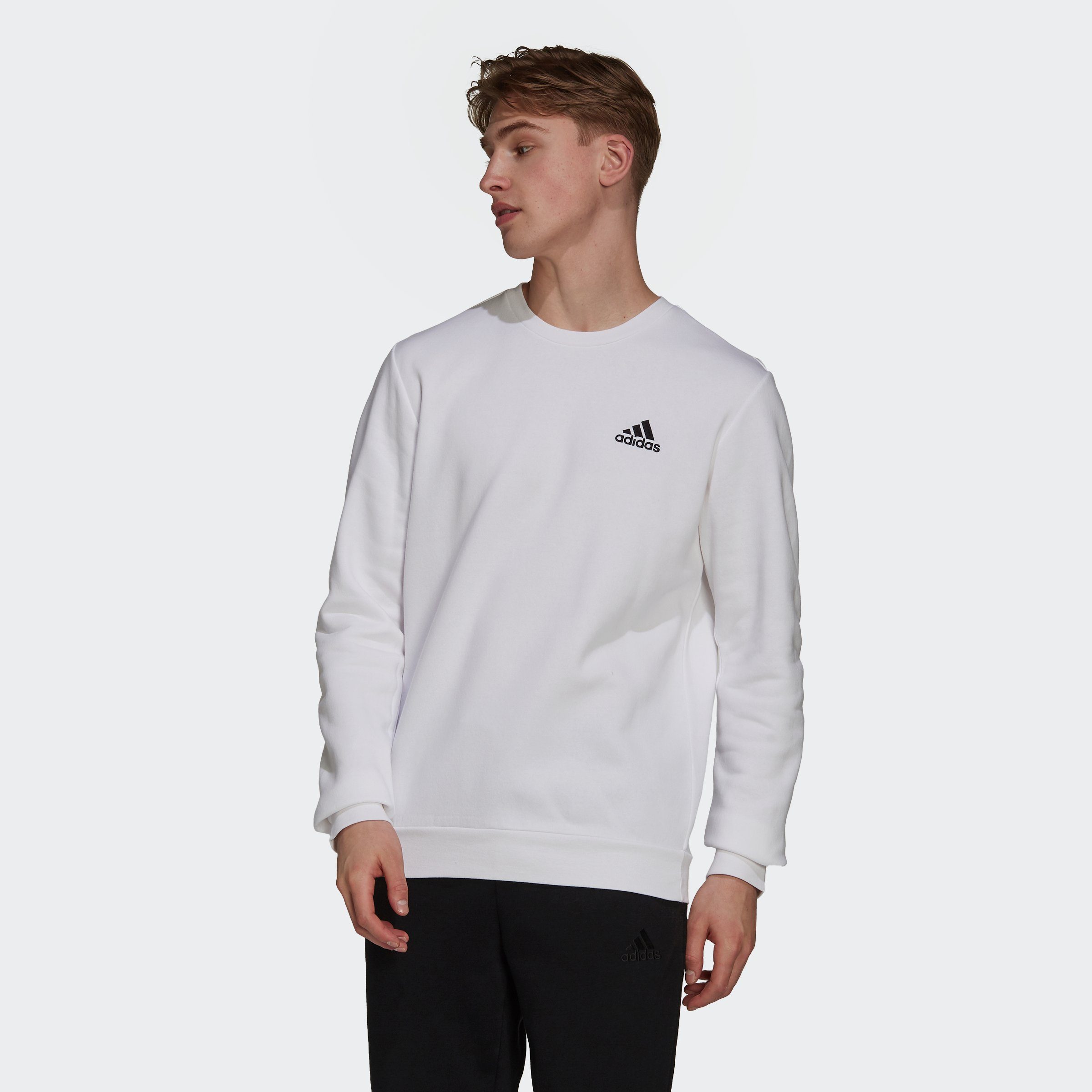 Ein limitierter Shop mit einer adidas Sportswear Sweatshirt ESSENTIALS FLEECE, jeden für Ein gemütliches Sweatshirt