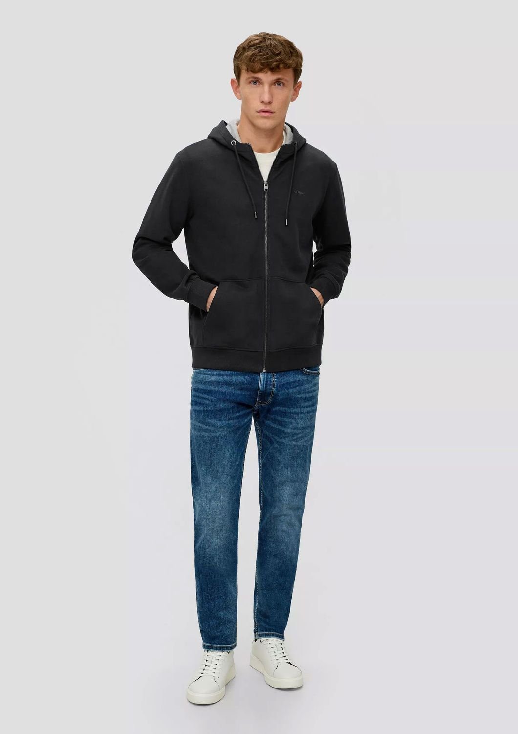 s.Oliver Allwetterjacke Sweatshirt Jacke mit Kapuze, angenehmes  Tragegefühl, ideal für Alltag und Freizeit, Innenetikett in Nacken